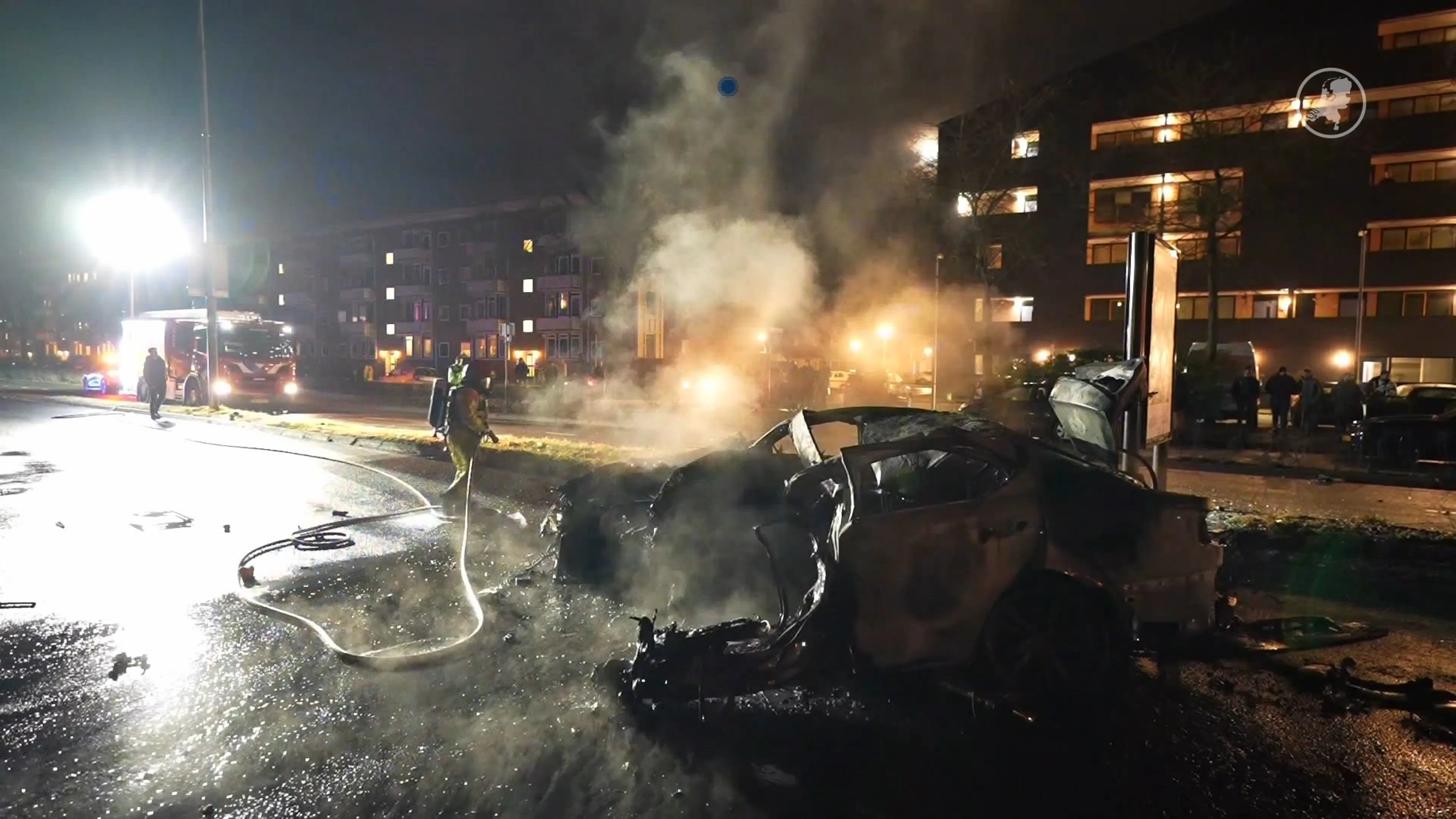 Enorme ravage na zware crash Eindhoven, brokstukken liggen tientallen meters verderop