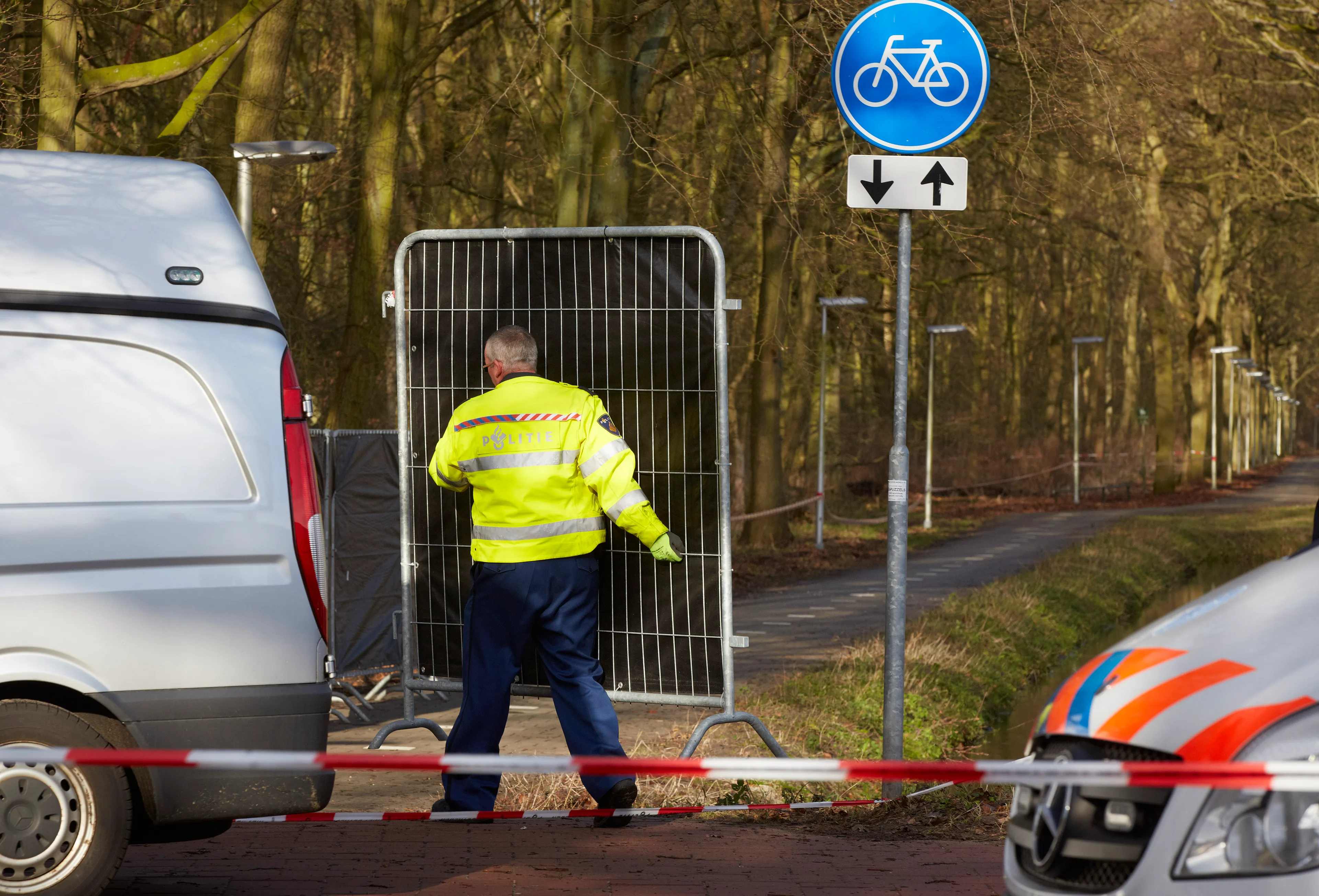 Dode en gewonde gevonden langs fietspad in Almere
