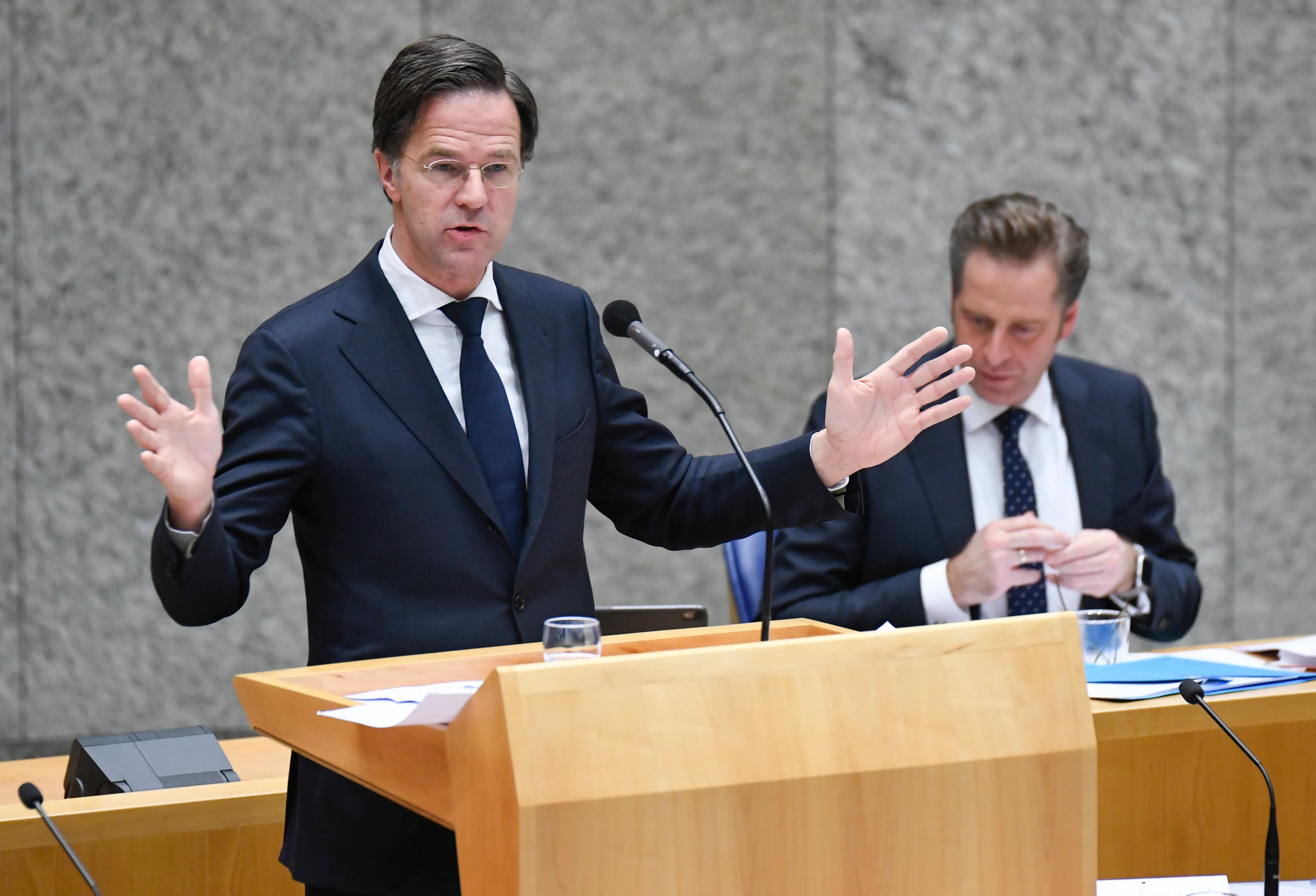 Kamer in debat met kabinet over aanscherping coronamaatregelen