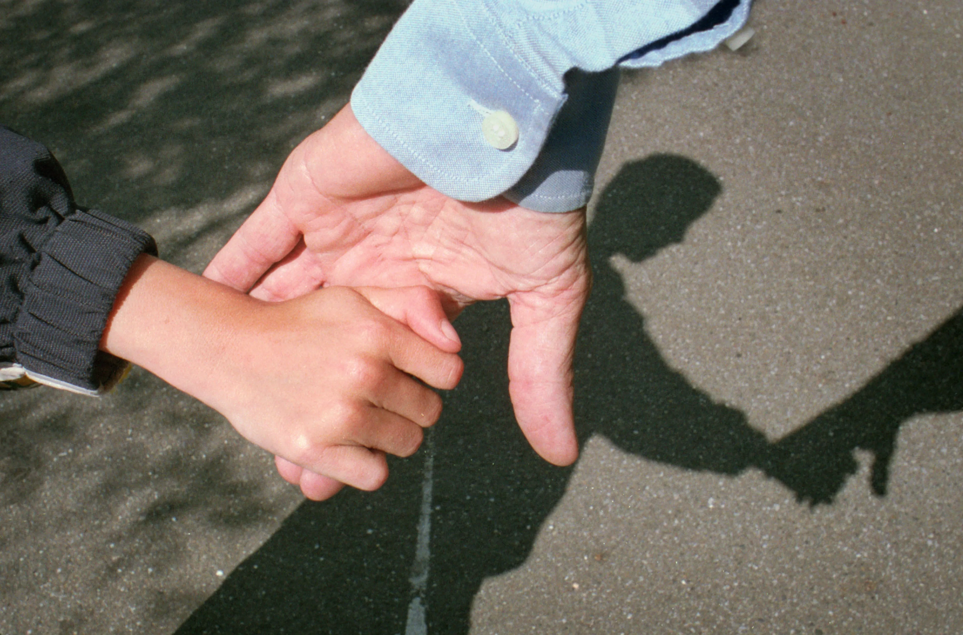 Gehandicapte Jayden mag zijn vader óf moeder maar drie kwartier per week zien