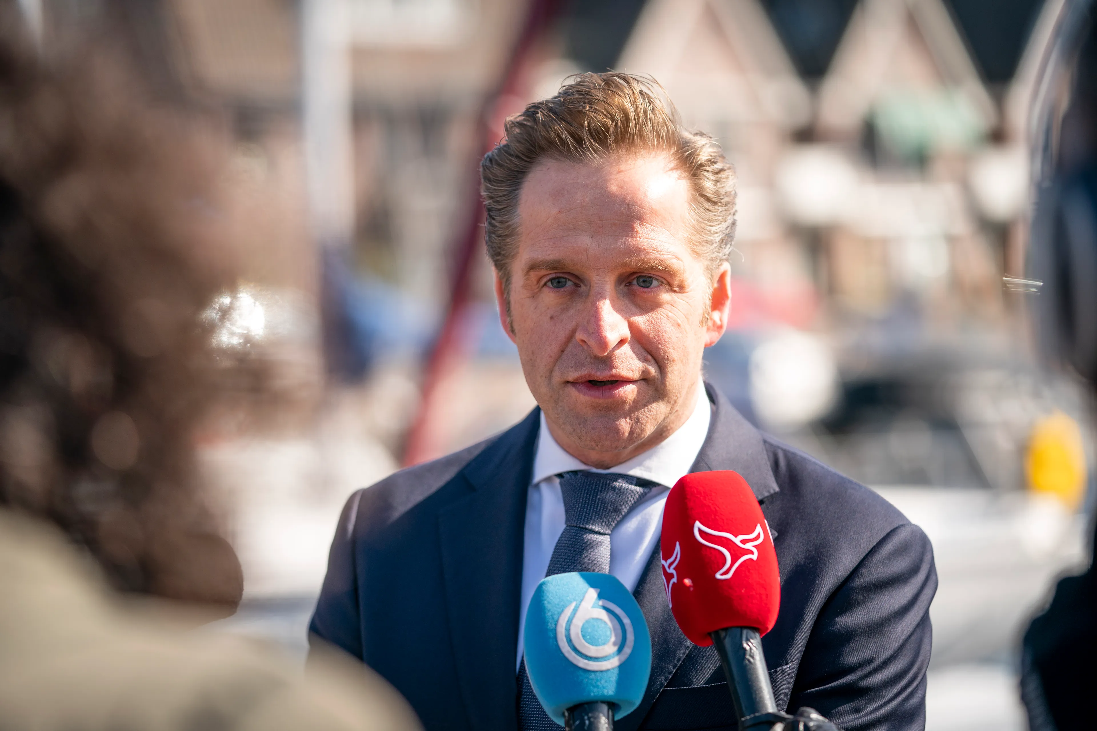 De Jonge: economisch beperkende regels eerder weg dan coronapas