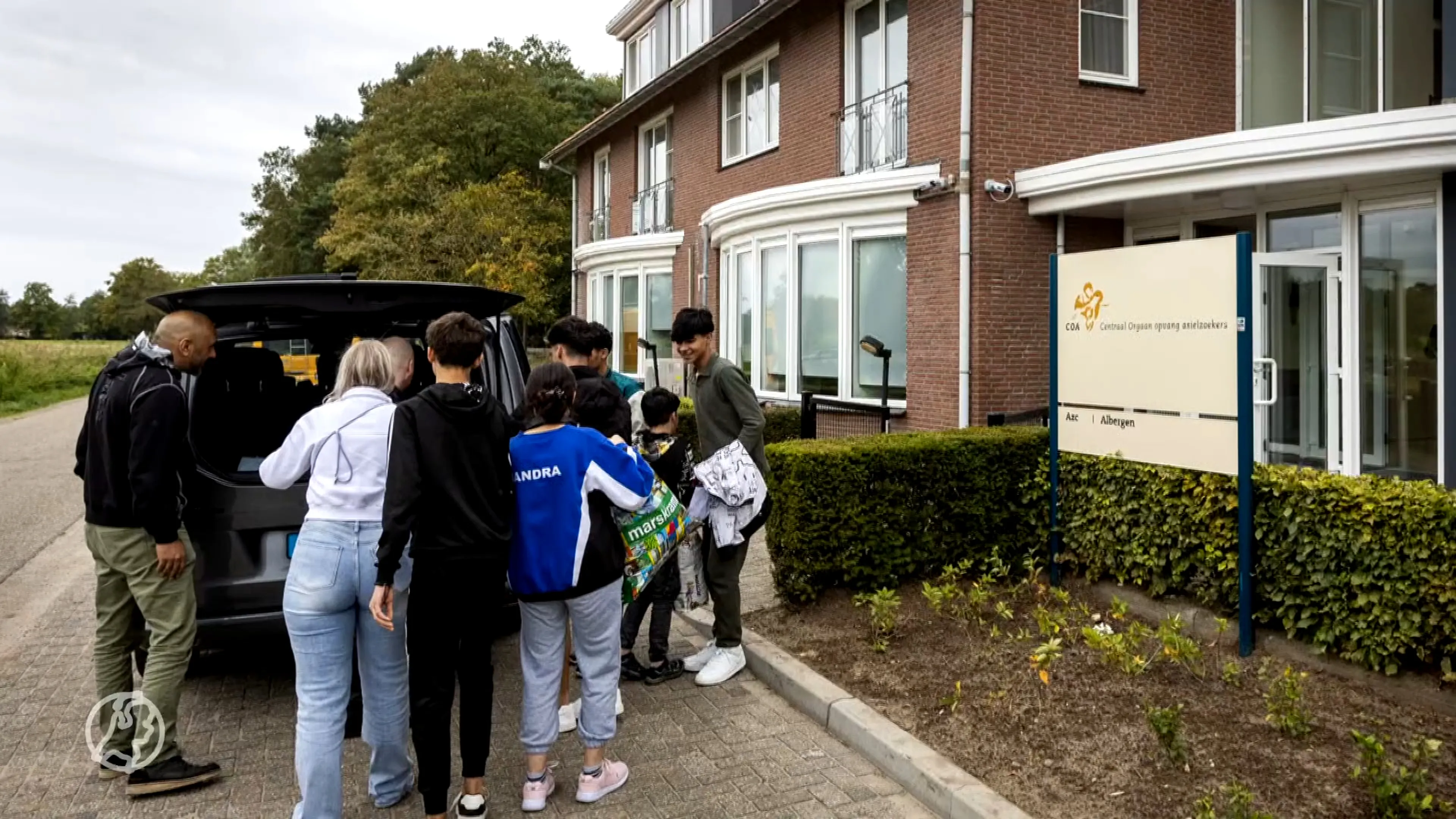 Eerste asielzoekers aangekomen in veelbesproken azc Albergen