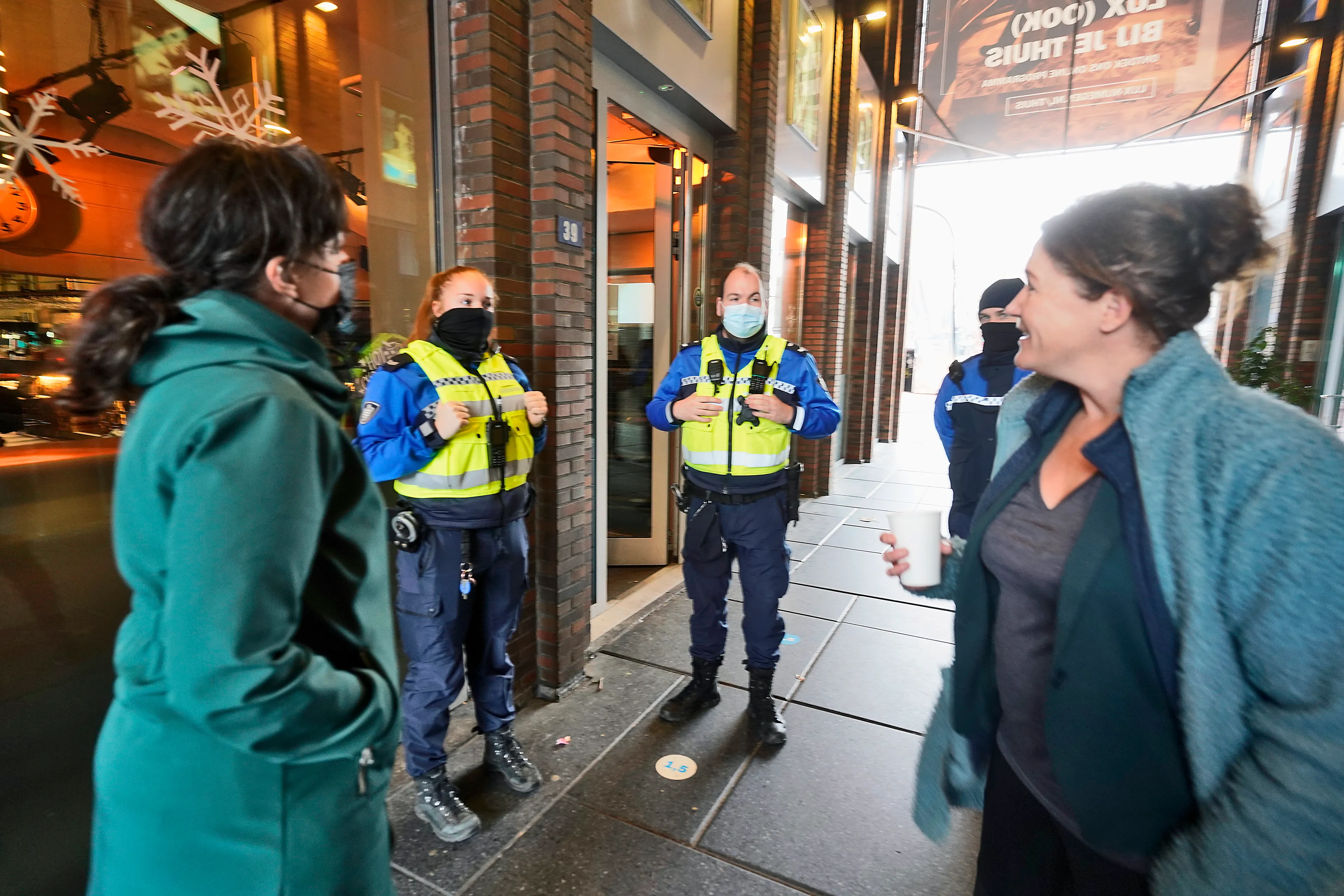 Burgemeesters tegen kabinet: coronabeleid moet fundamenteel anders