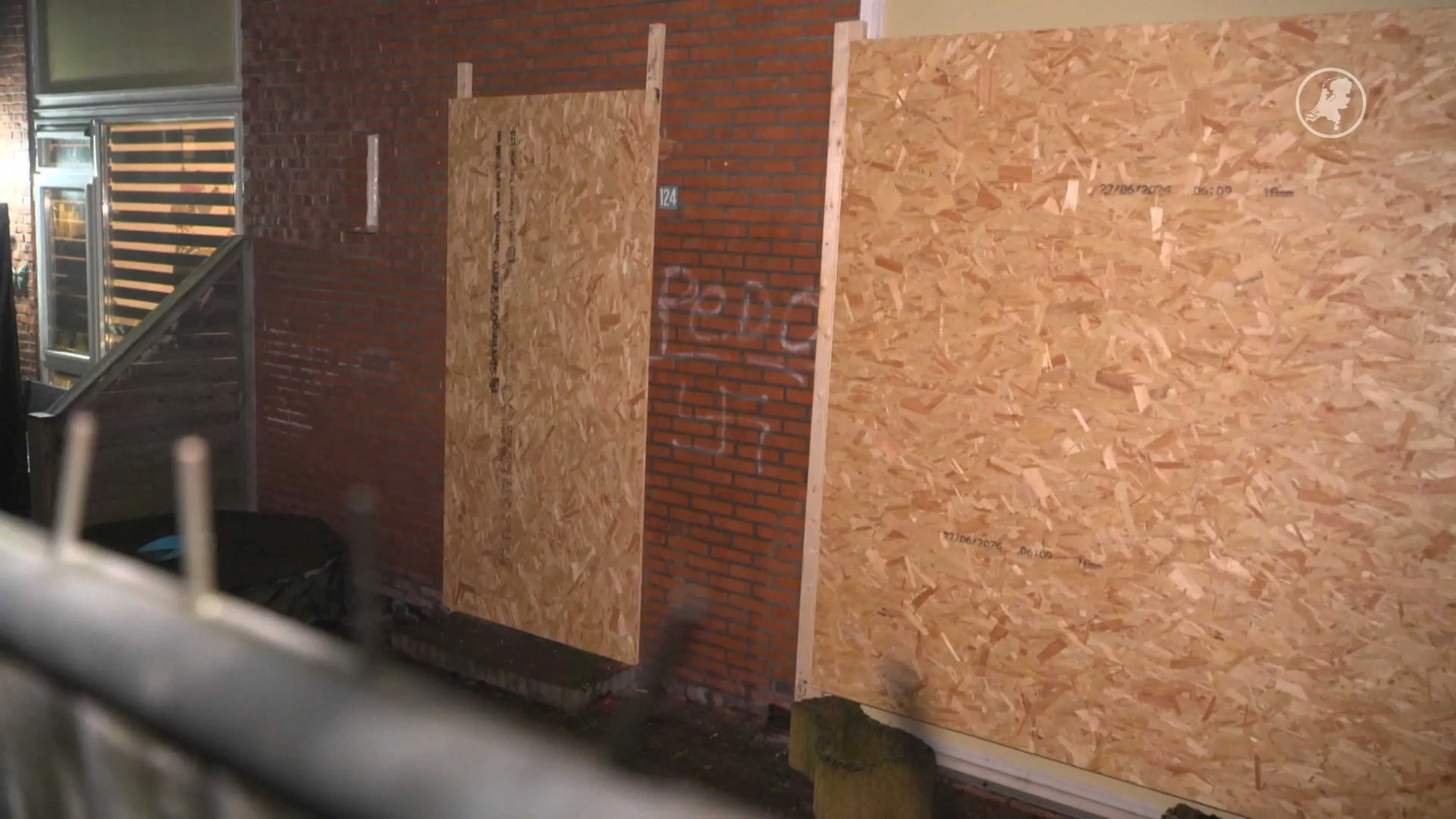 Woning in Stadskanaal beklad met hakenkruizen en leuzen
