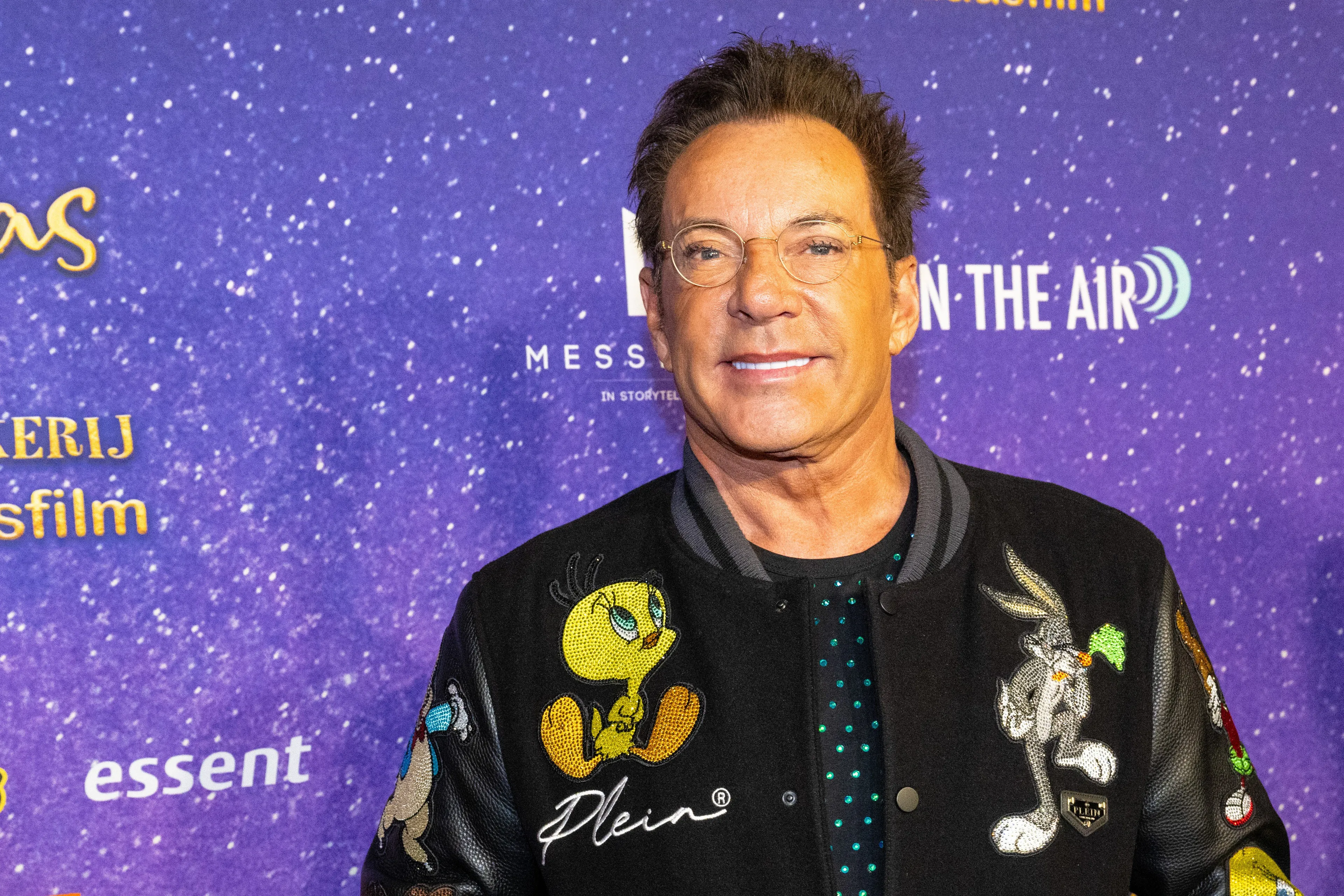 Gerard Joling blikt terug op bierincident: 'Ik zat hoog in m'n emotie'