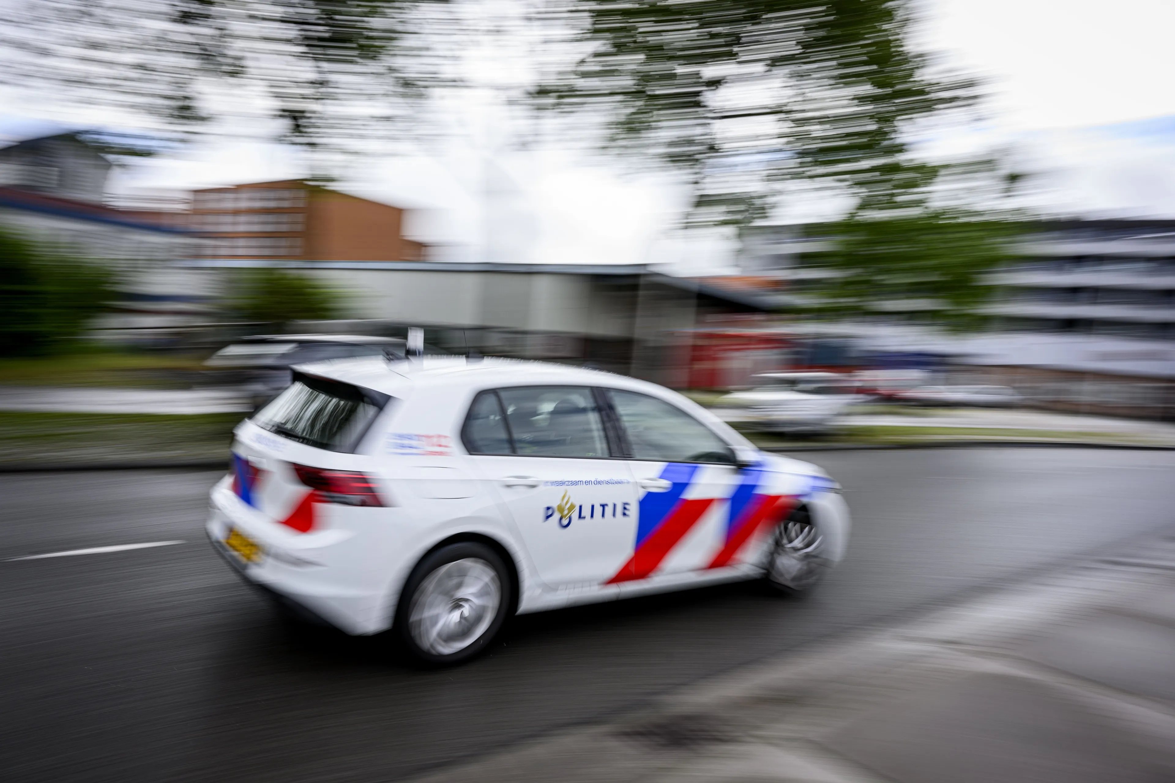 Man overleden na aanrijding op A67: onbekend of hij al op de weg lag