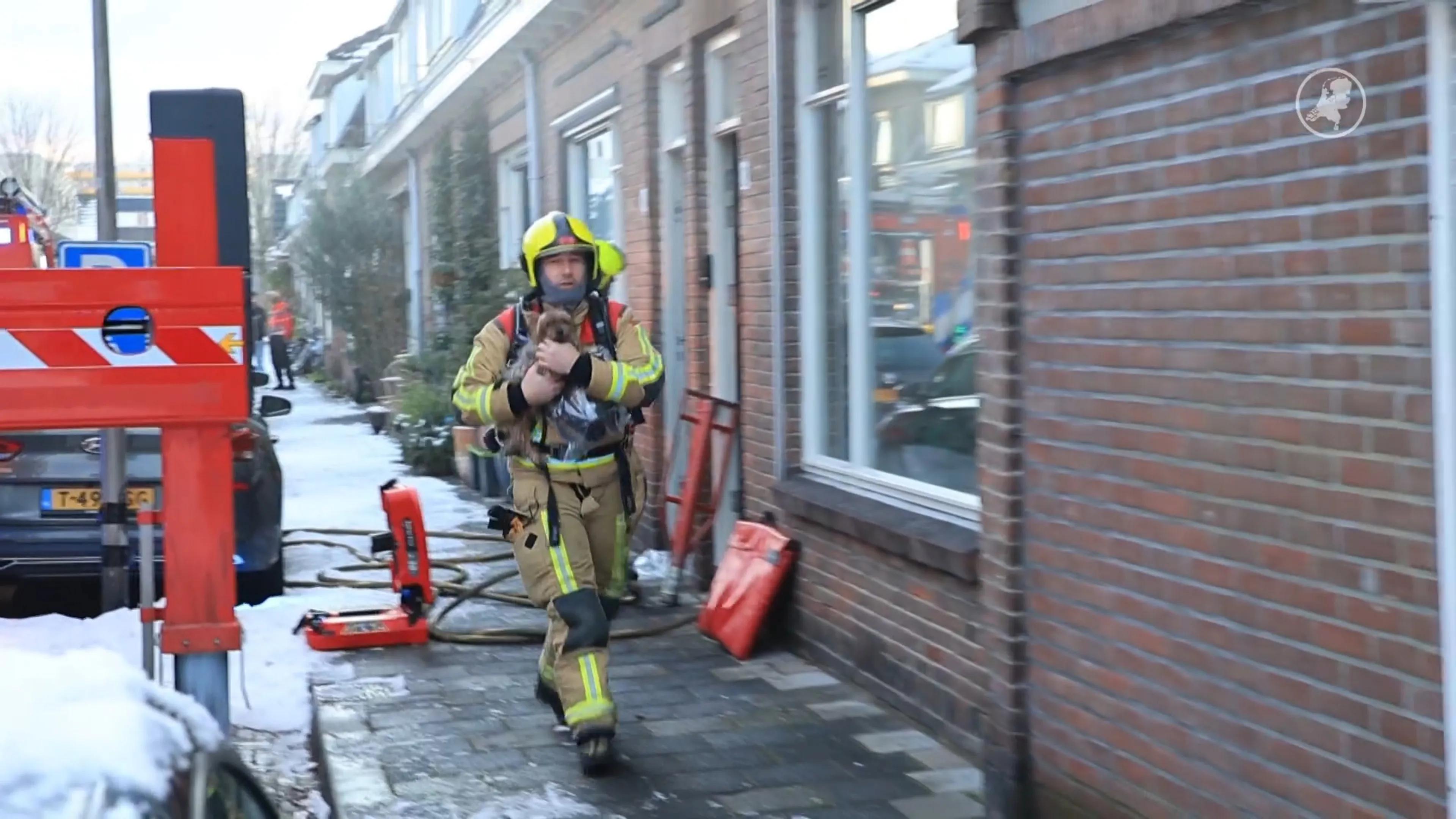 Veel rook bij brand in Delftse woning: hondje op tijd gered
