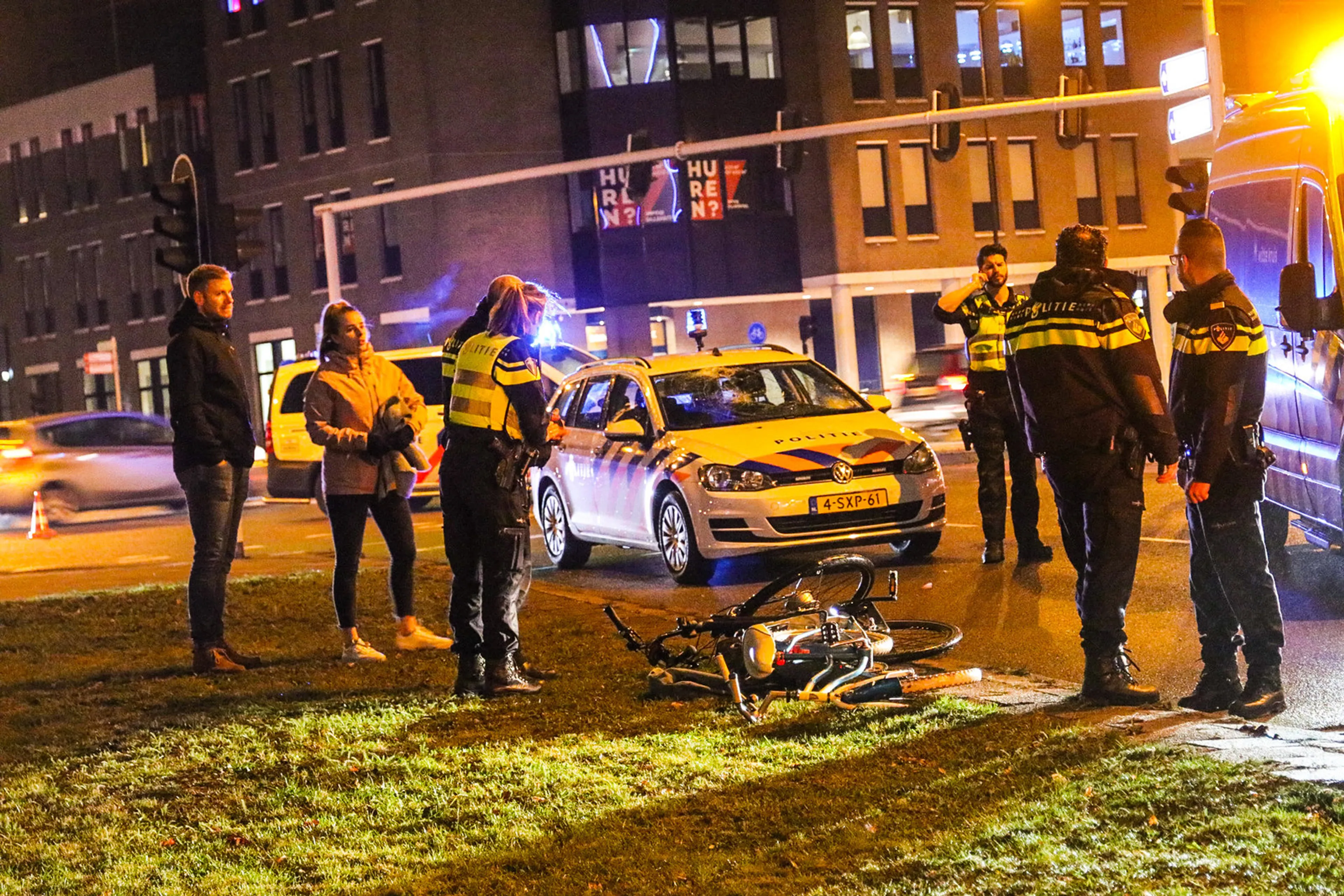 Drie gewonden na aanrijding door politieauto in Apeldoorn