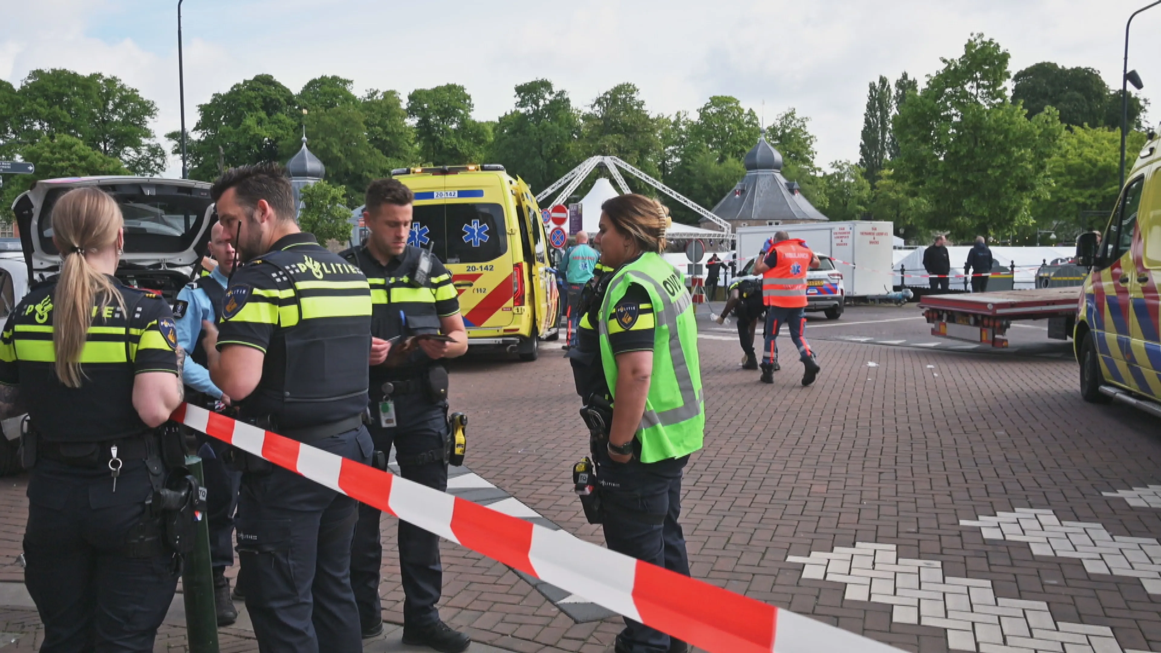 Voetganger (75) overleden na aanrijding met vrachtwagen in Breda