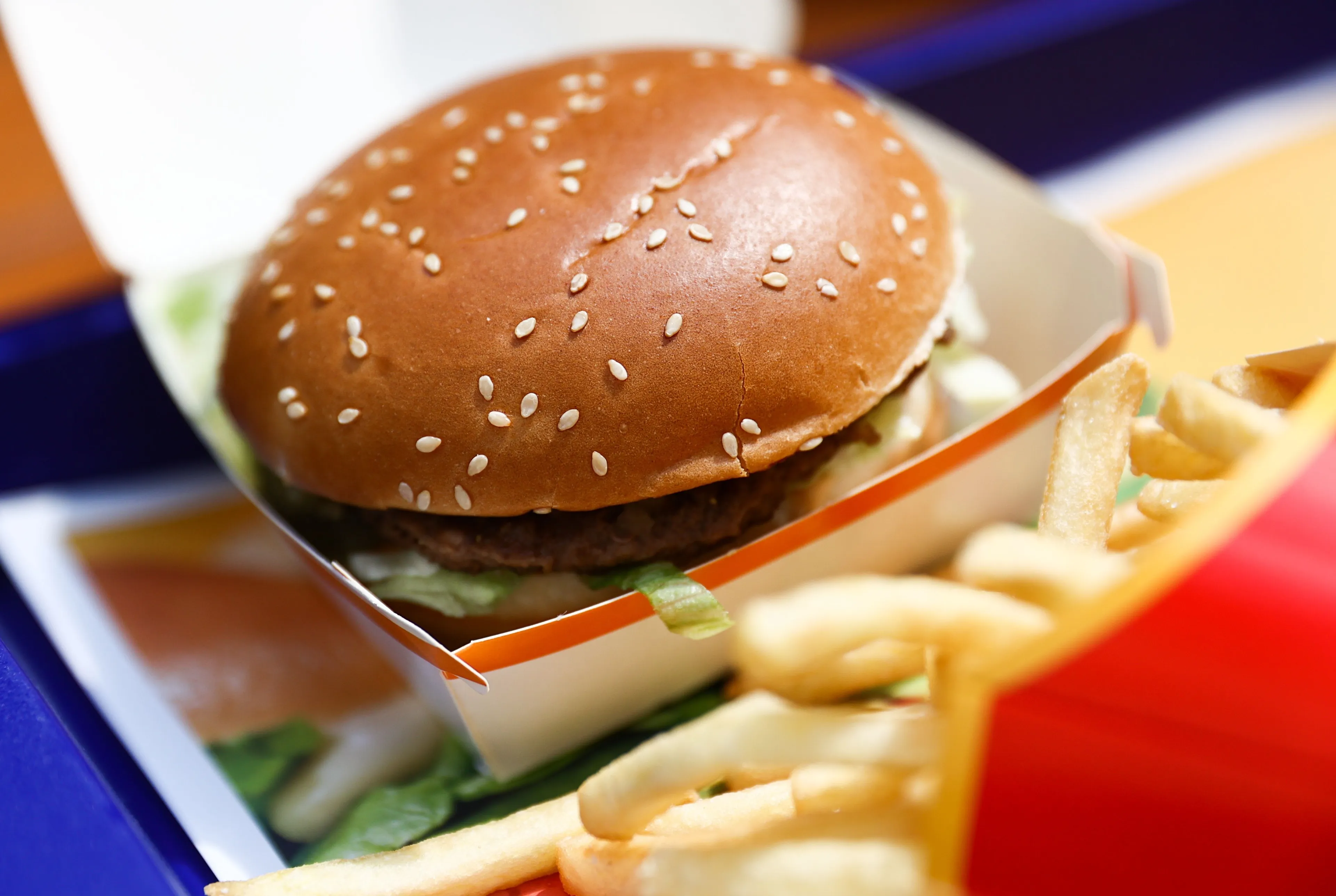 Goedkoop snacken? Vergeet het maar: Nederlandse Big Mac uitschieter qua prijs