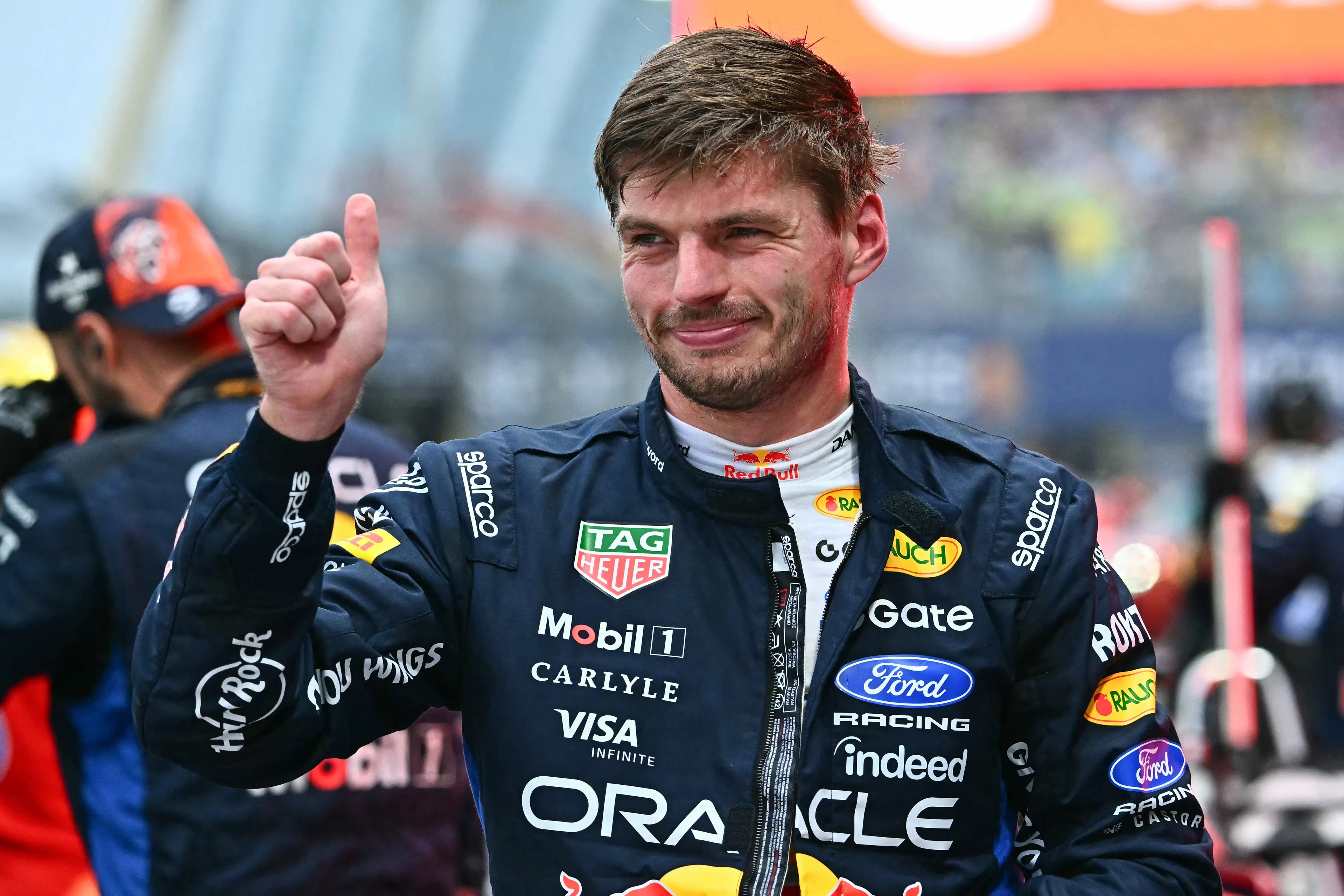 Max Verstappen pakt opnieuw pole in Singapore, nu voor de race