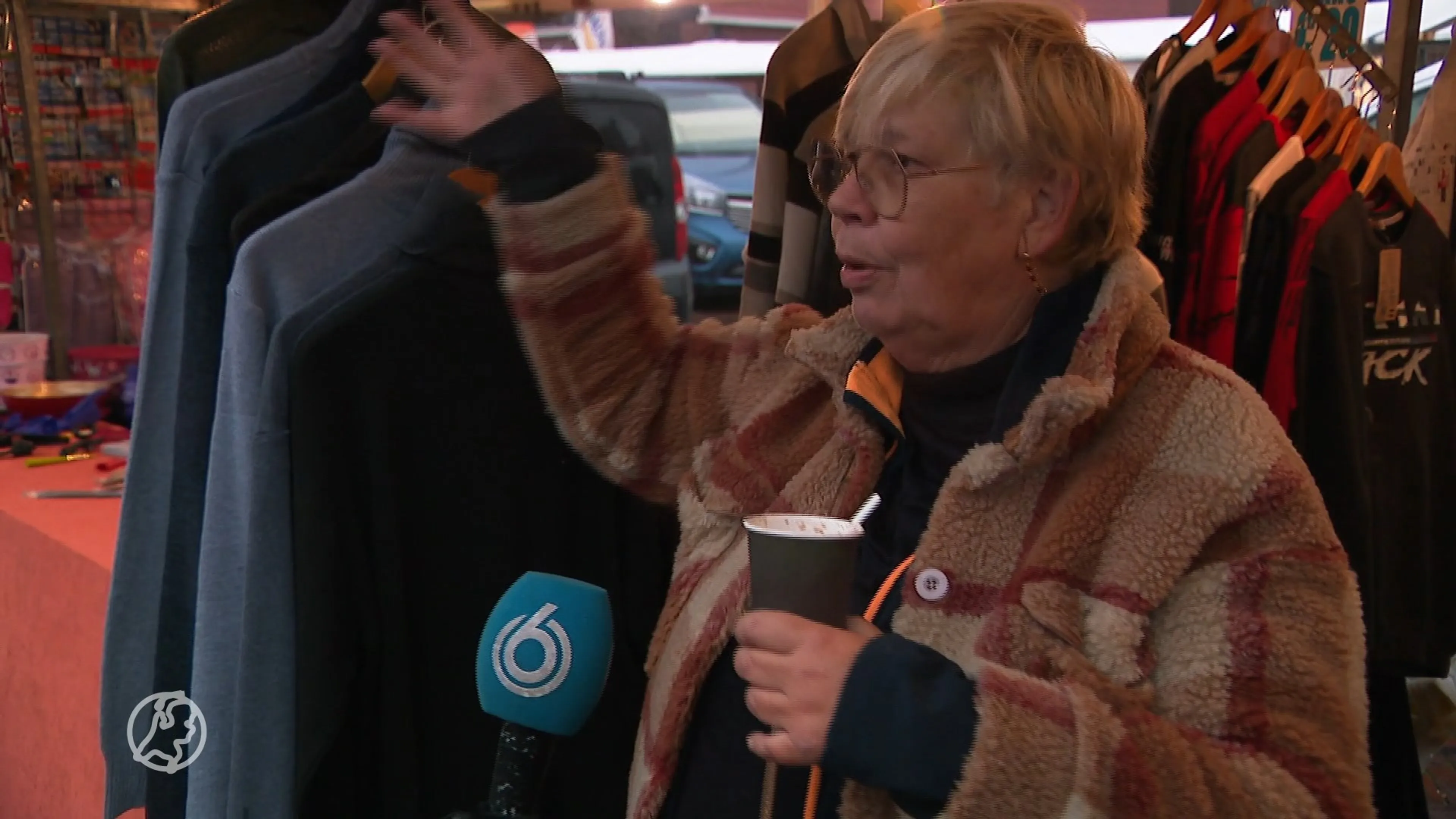 Ingrid gooit als eerste eieren naar KOZP-demonstranten: 'Ik ben met Zwarte Piet opgegroeid'