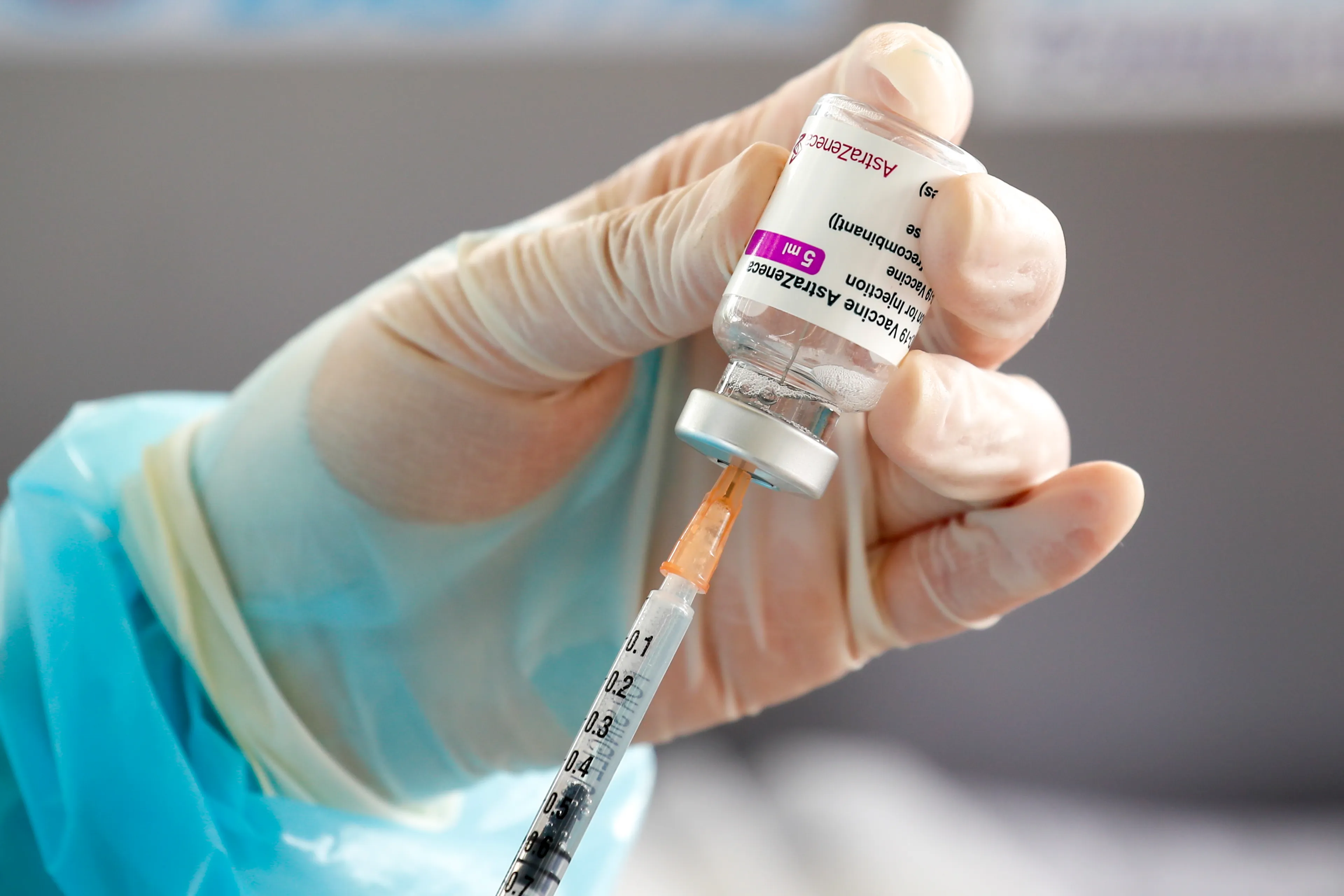 Huisartsen zitten met overschot AstraZeneca, prikken worden waarschijnlijk vernietigd