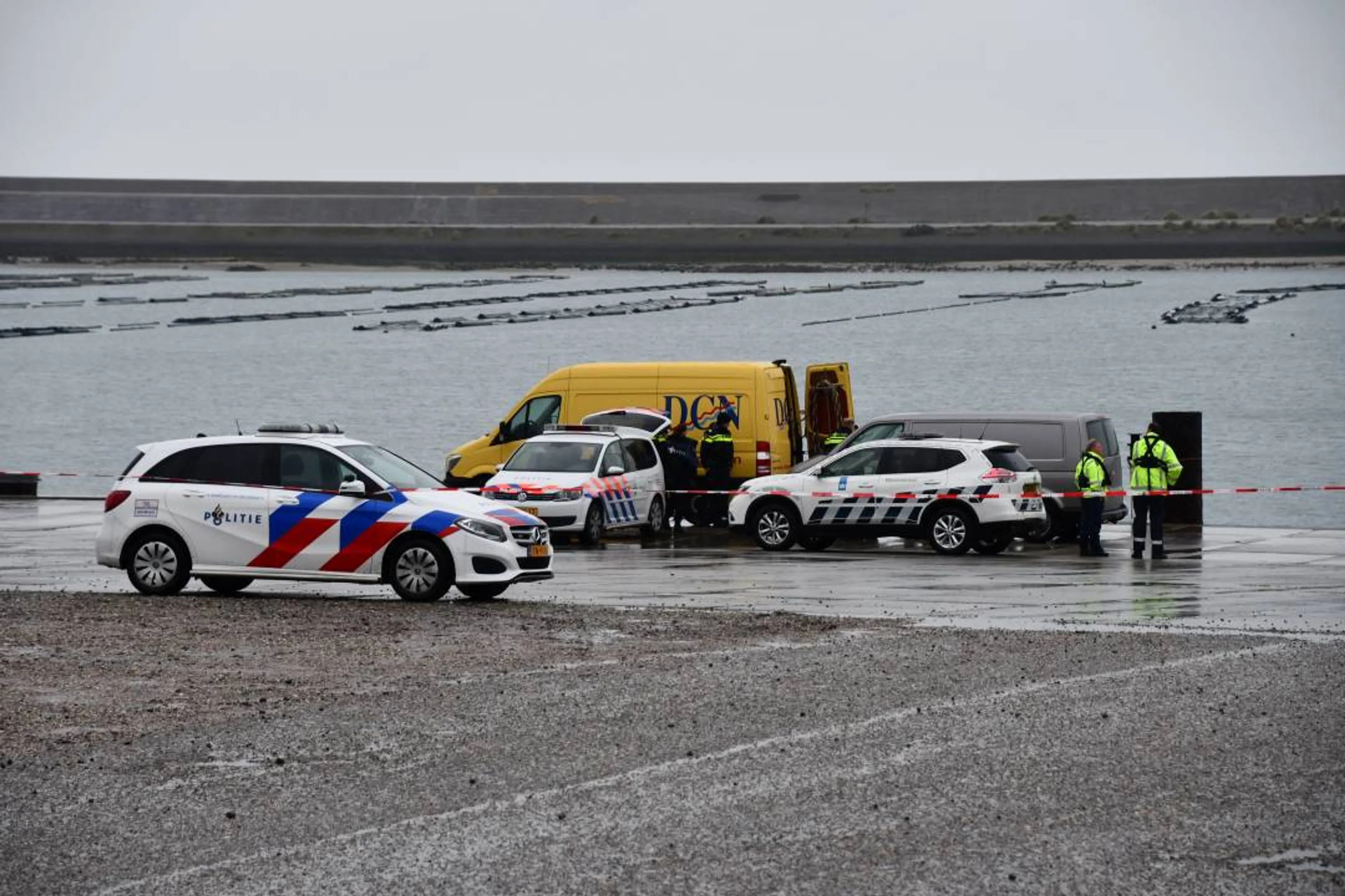 Auto uit water bij Neeltje Jans gehaald, politie vermoedt zelfdoding