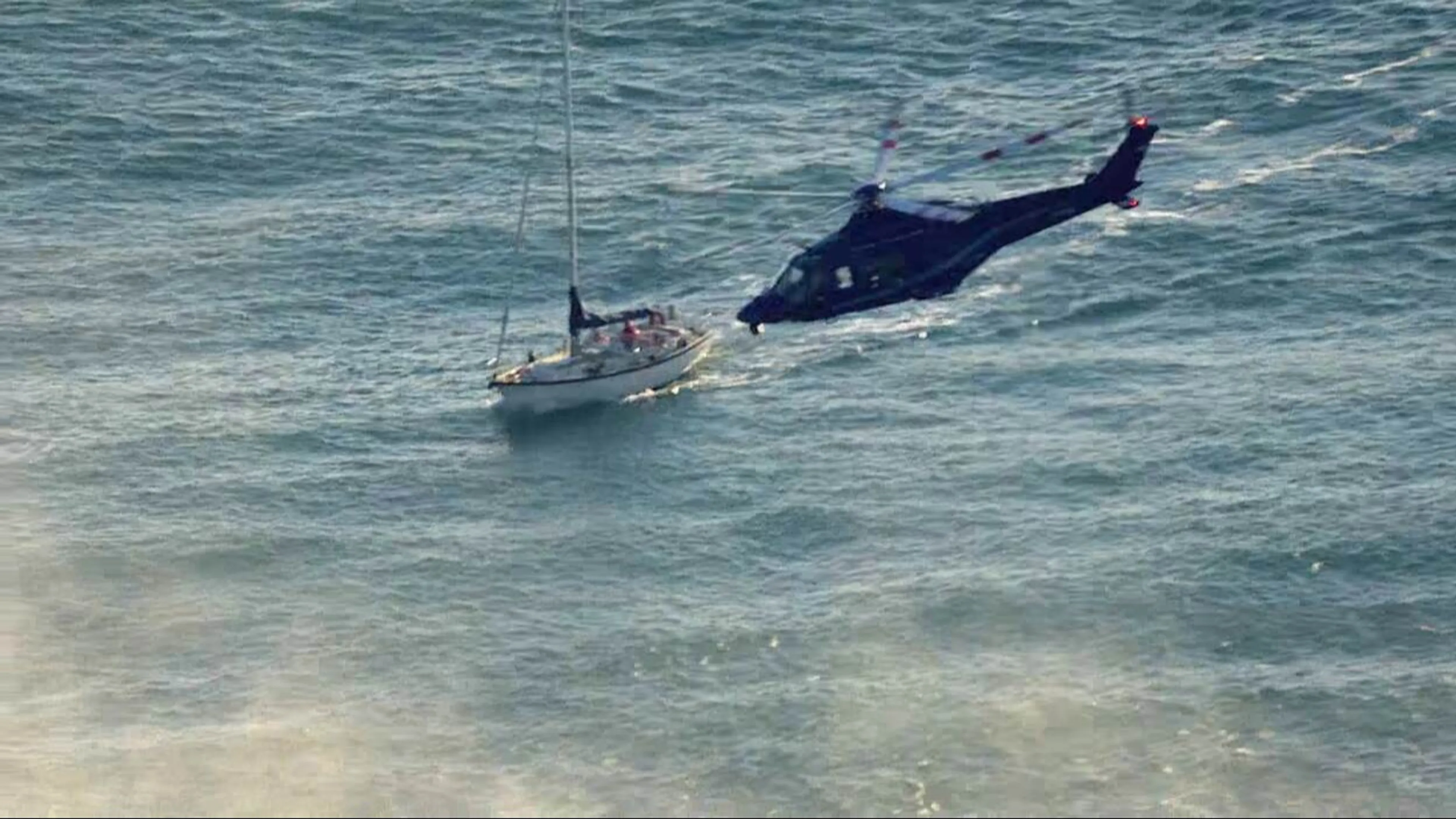 Twee Nederlanders op Noordzee aangehouden voor mensensmokkel