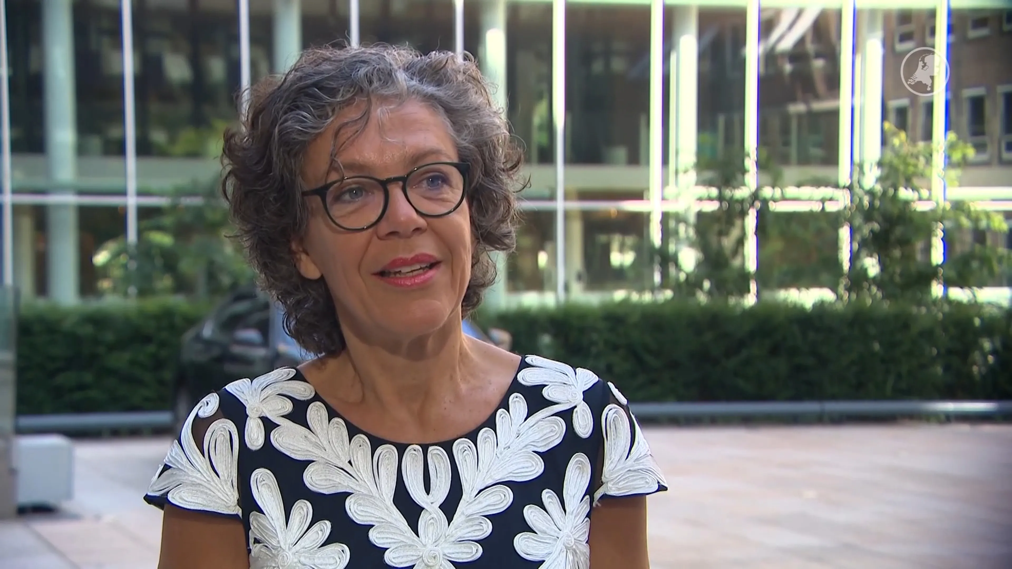 Evenementen afgelasten en attractieparken dicht? Minister legt keuze bij organisatie