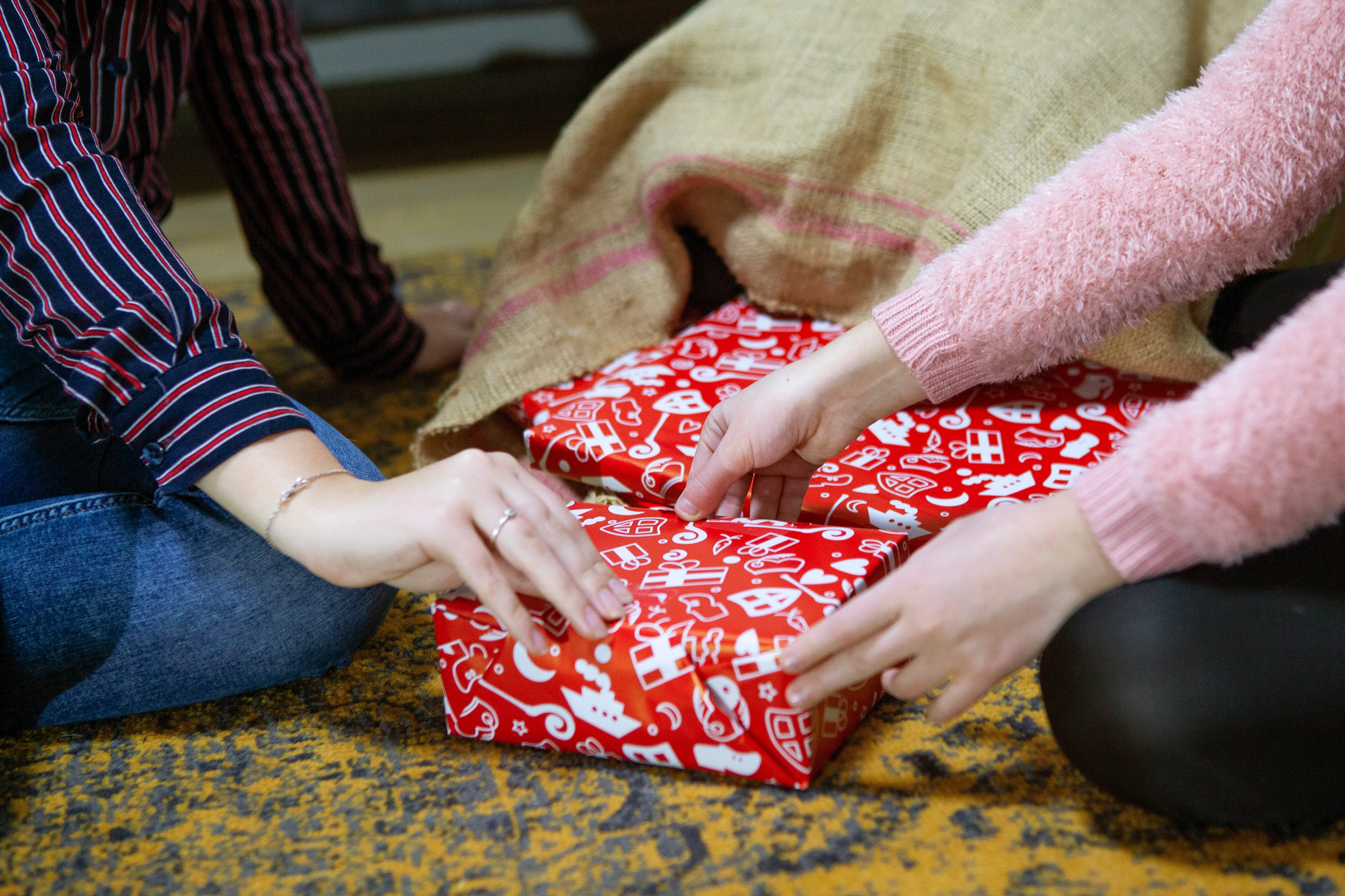 Onverlaten plunderen Sinterklaascadeautjes voor de deur van Hannah