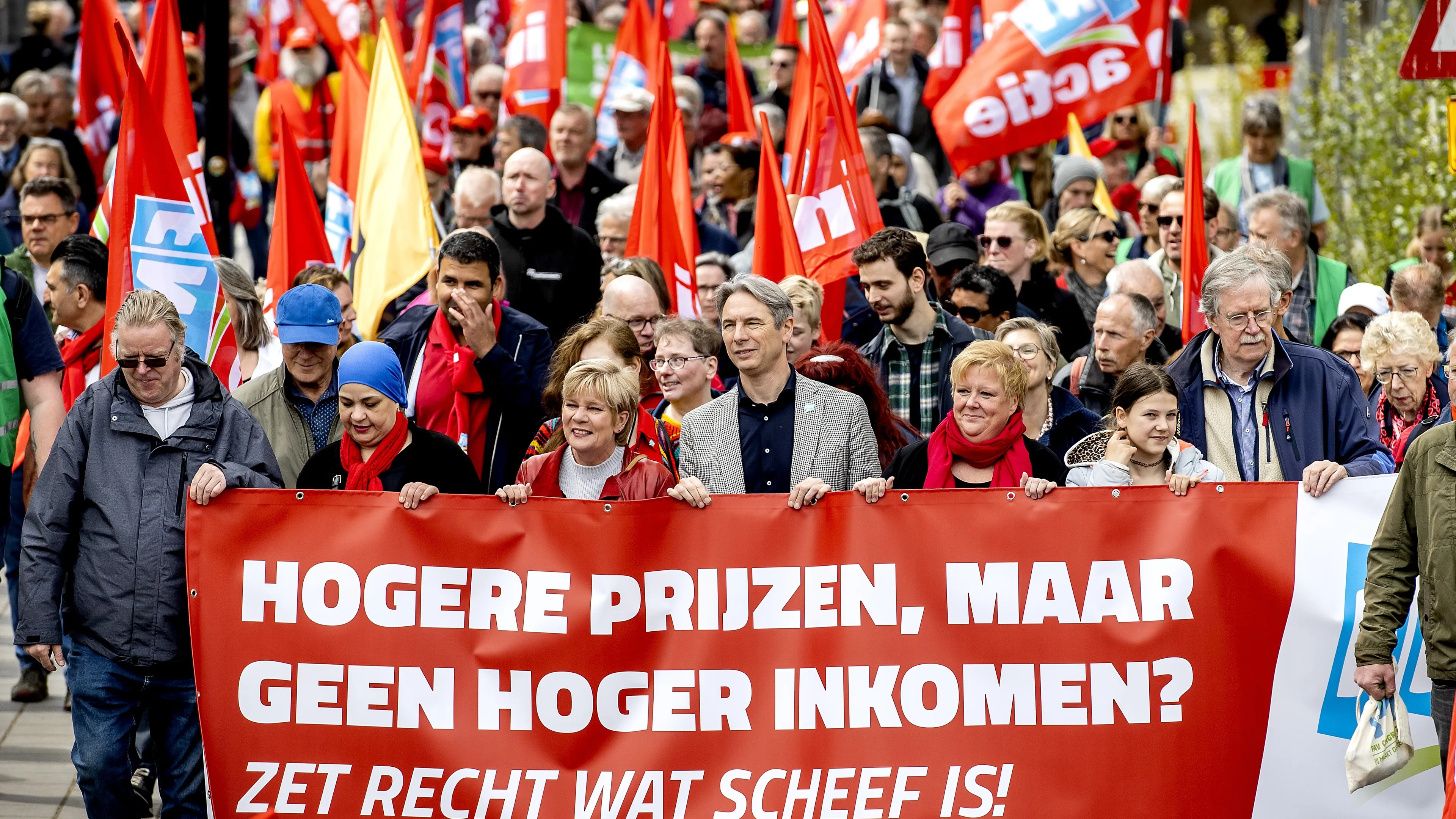 FNV: 'Fikse verhoging lonen en AOW nodig, armoede ongepast in dit land'