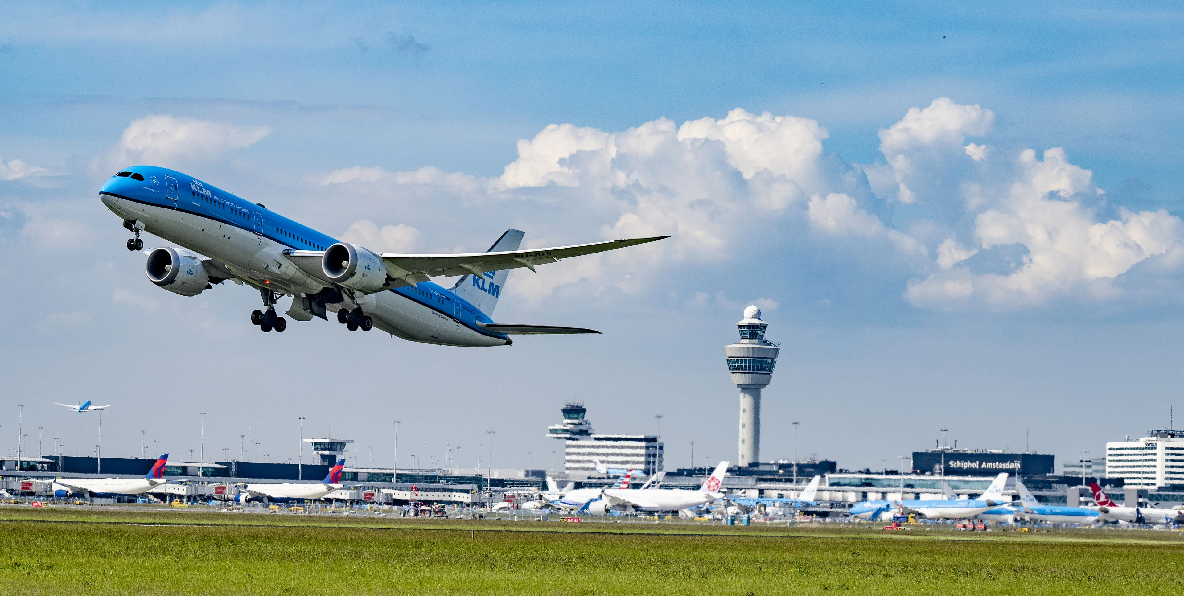 Minder nachtvluchten op Schiphol, ban op luidste vluchten in nacht