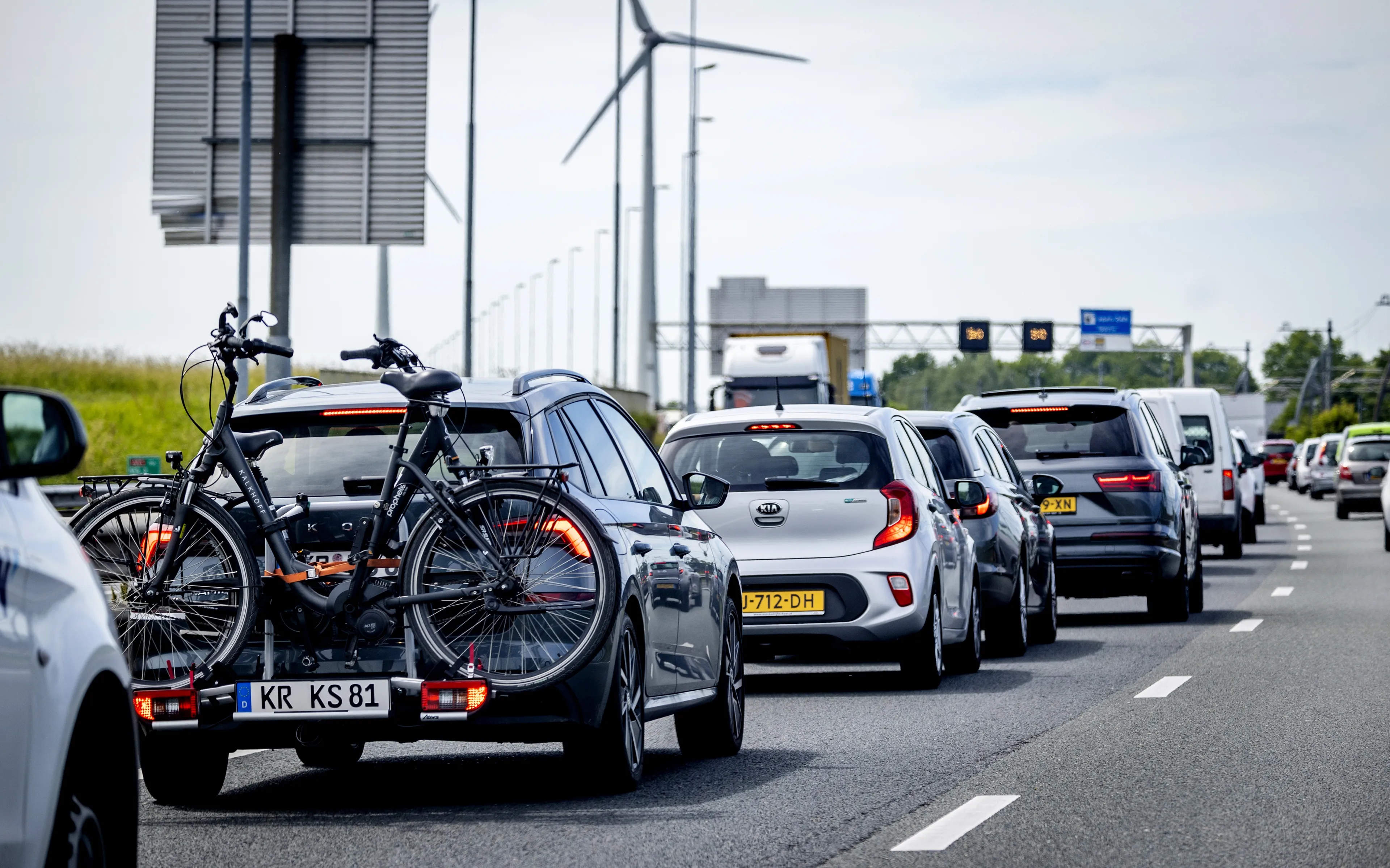 ANWB verwacht extra drukke avondspits door start meivakantie