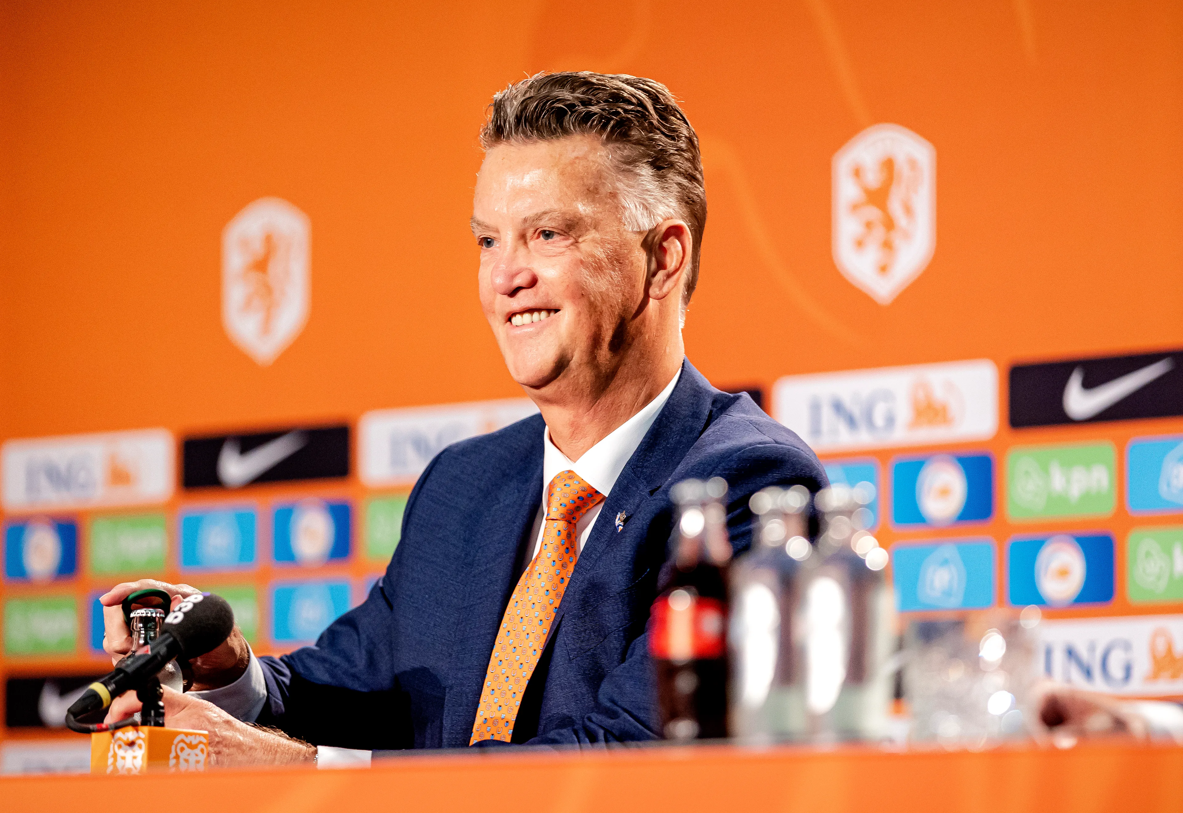 Persconferentie met Louis van Gaal in aanloop naar WK-kwalificatieduel tegen Noorwegen