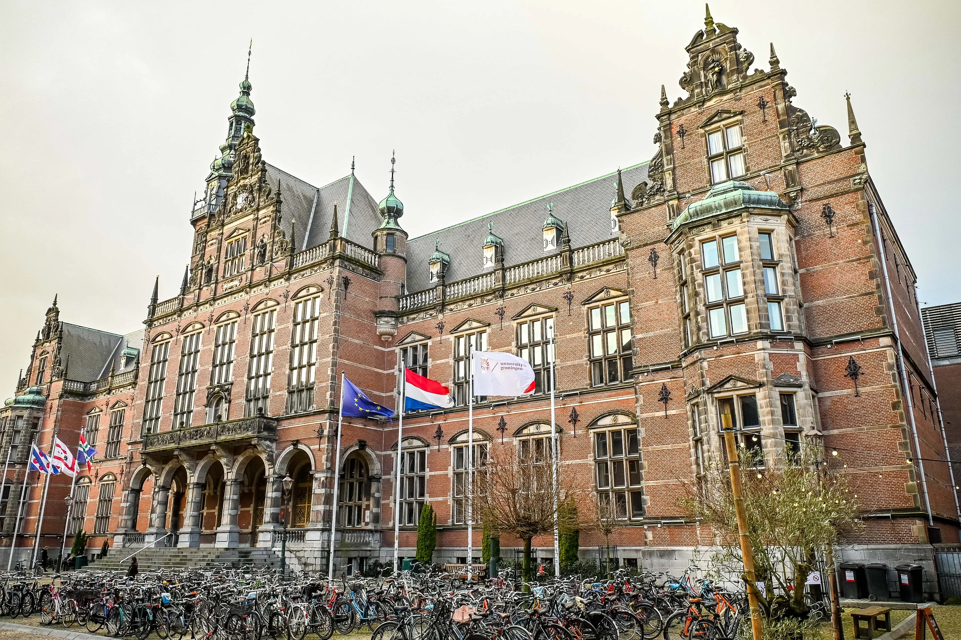 Universitair docent die les gaf in complottheorieën mag vak niet meer geven
