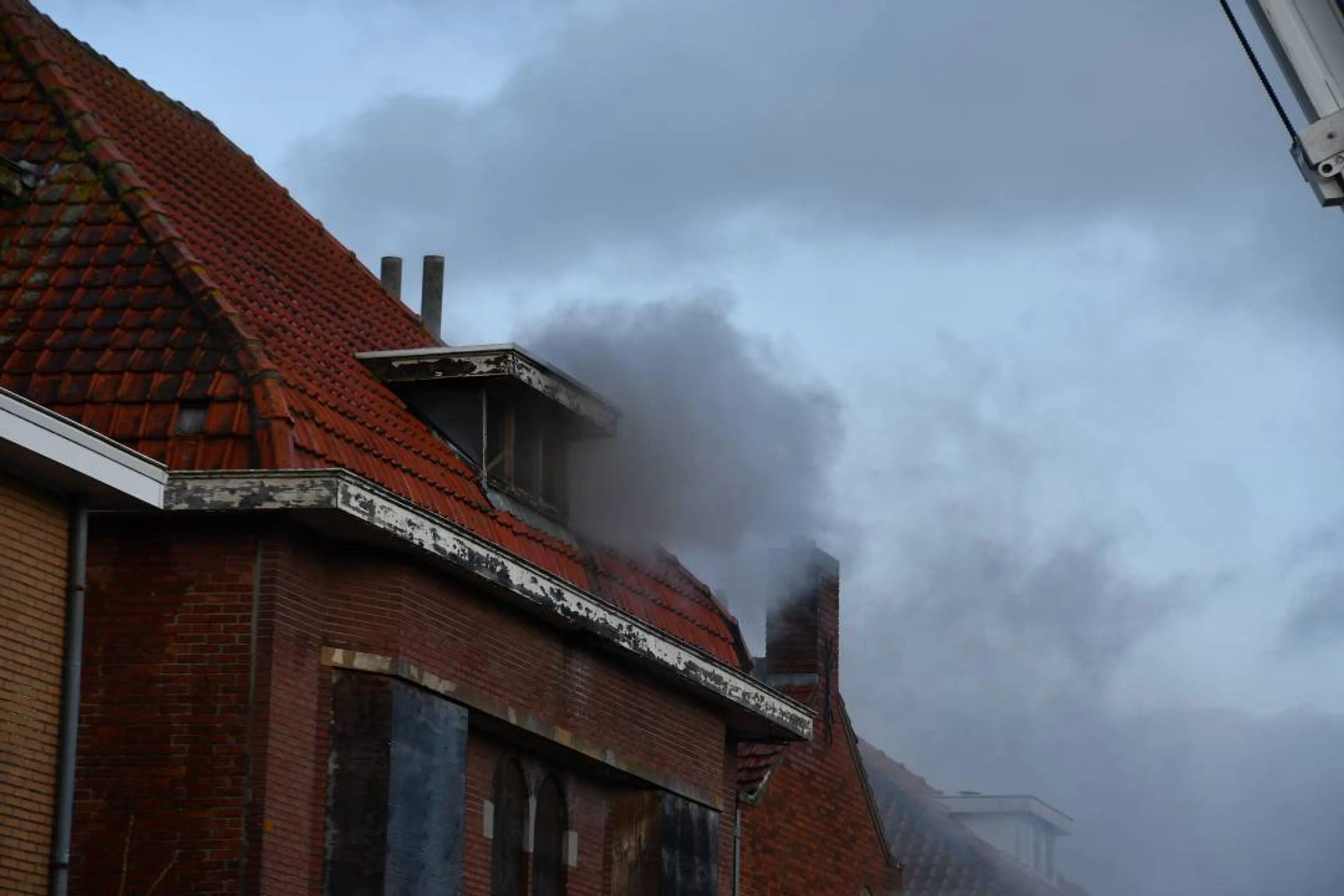 NL-Alert om rook bij woningbrand in Zeeuwse Sint Jansteen