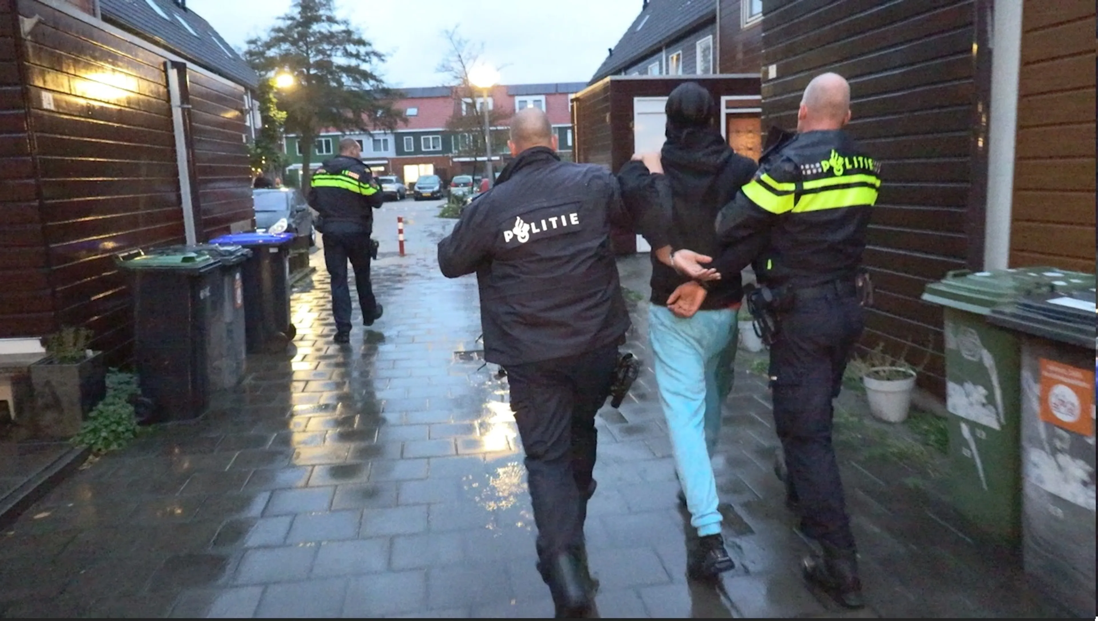 Twee piepjonge overvallers aangehouden na bizarre achtervolging door woonwijk