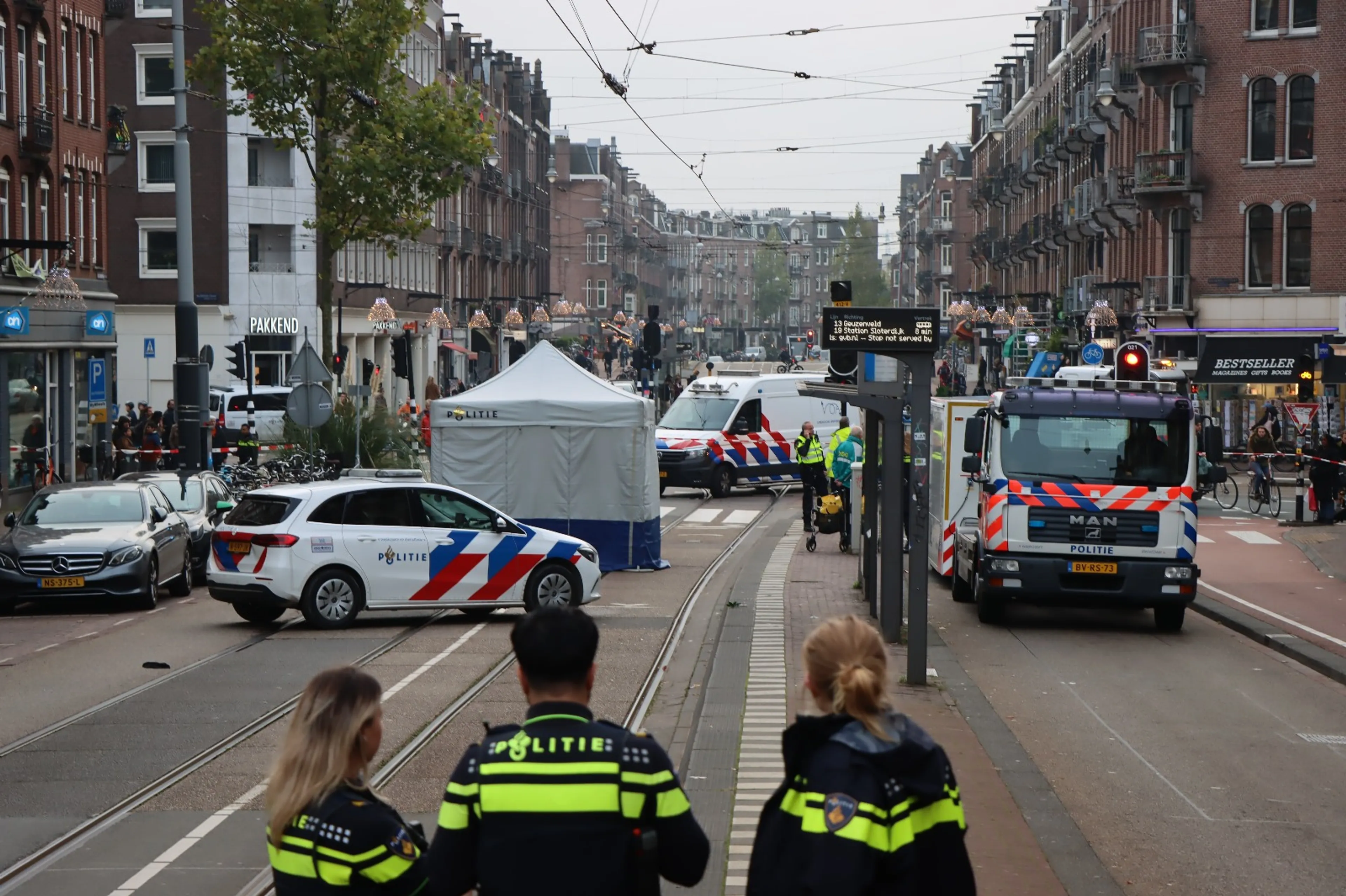 Vrouw overleden na aanrijding door busje in Amsterdam