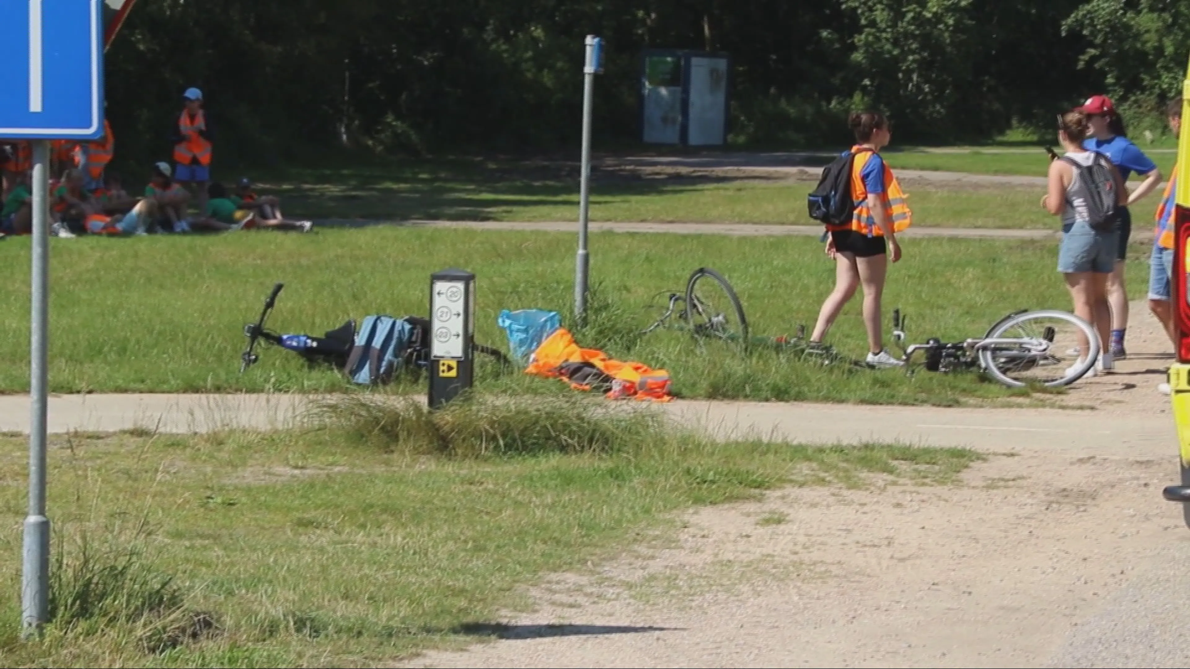 Twee fietsende kinderen geschept door auto op Texel