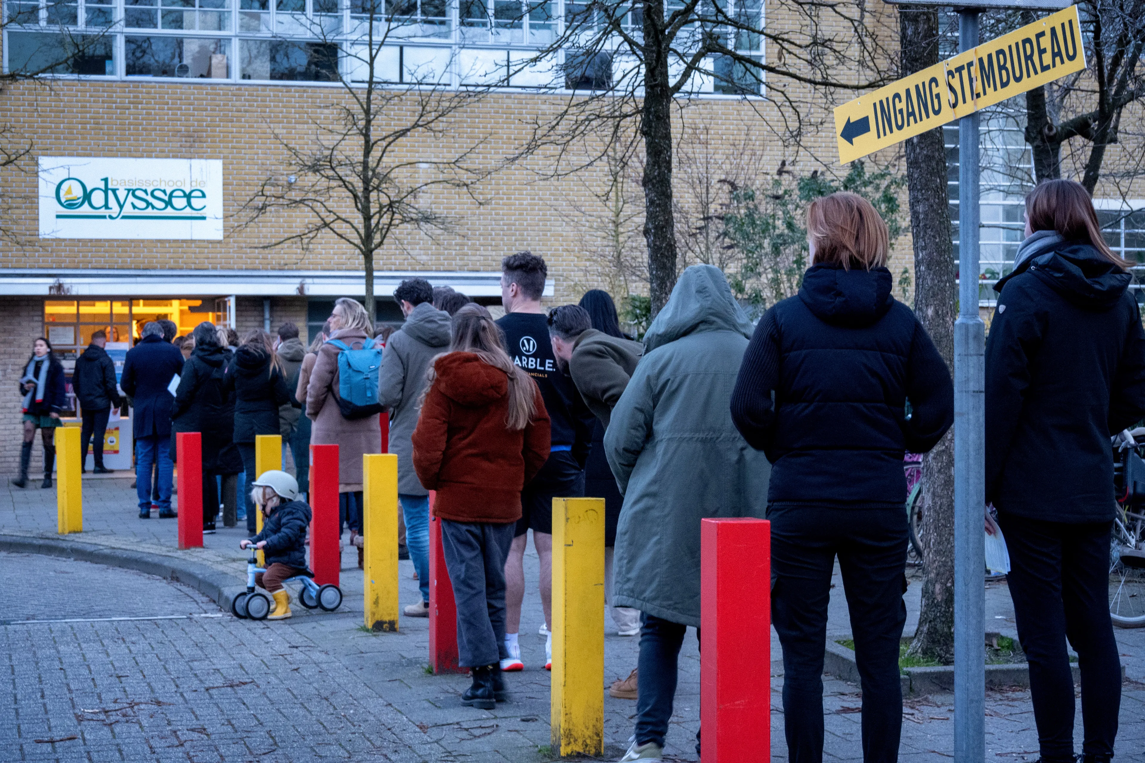 Adempauze met regenbuien: woensdag zonder paraplu naar stembus