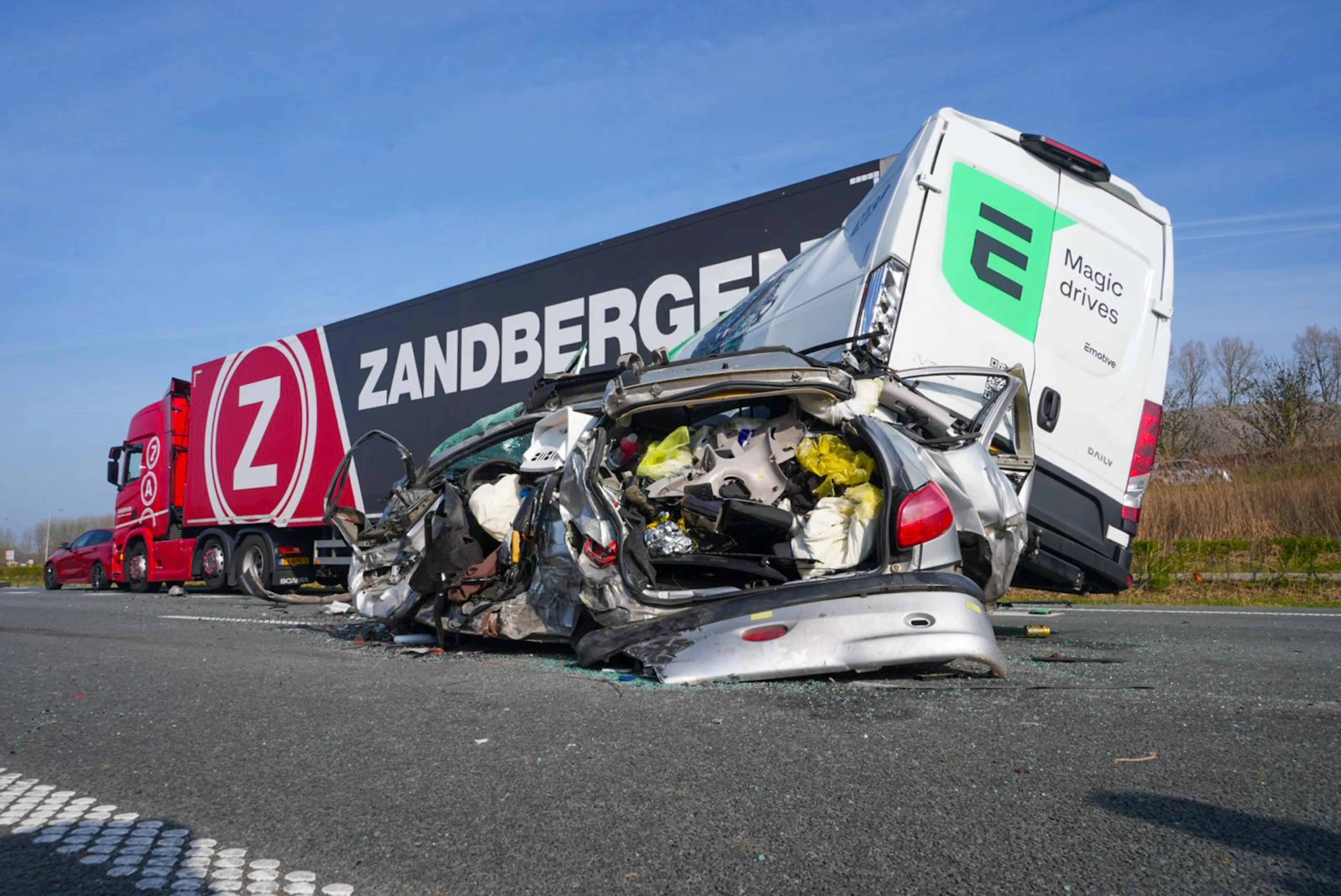 Meerdere gewonden bij zwaar ongeluk met vijf voertuigen op N279