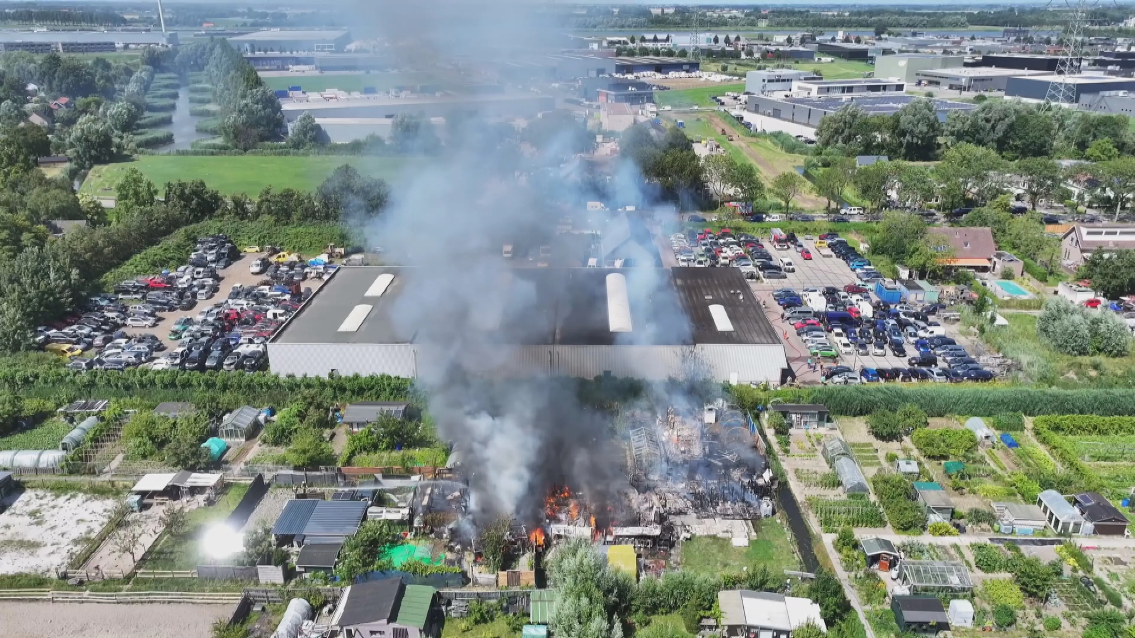 Meerdere dieren dood en gewond door brand op volkstuincomplex in Dordrecht
