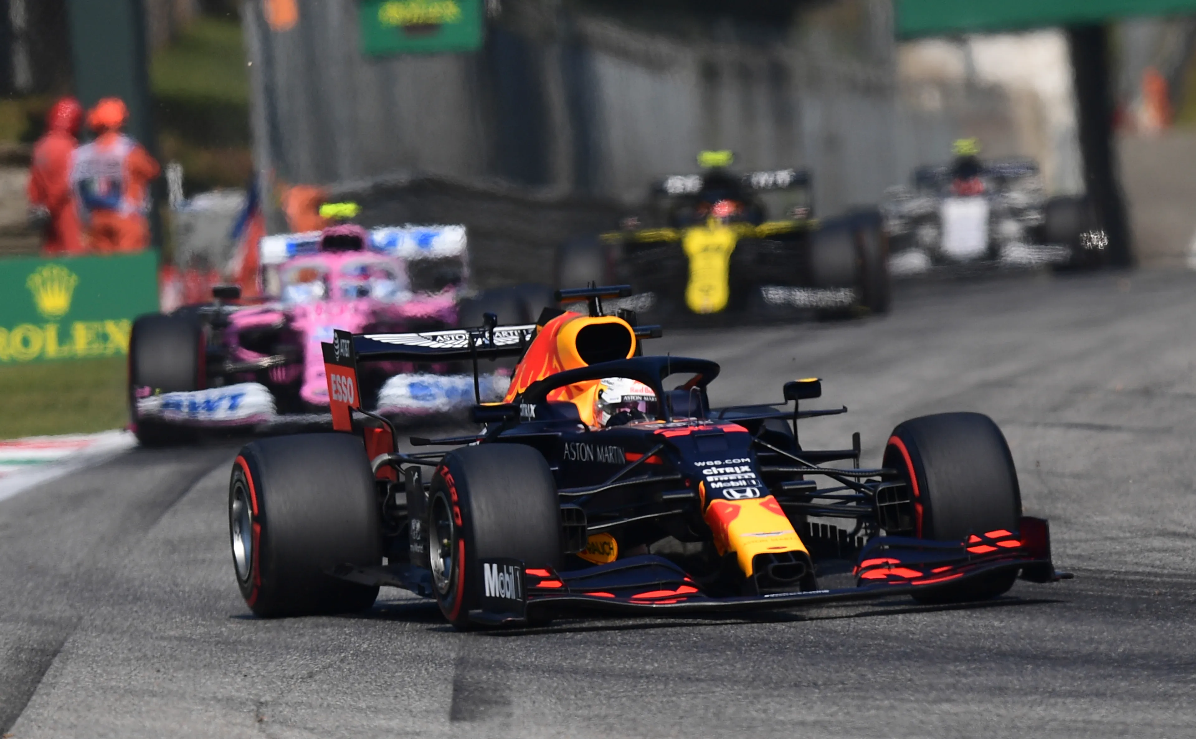 Max Verstappen valt uit in incidentrijke Grote Prijs van Italië