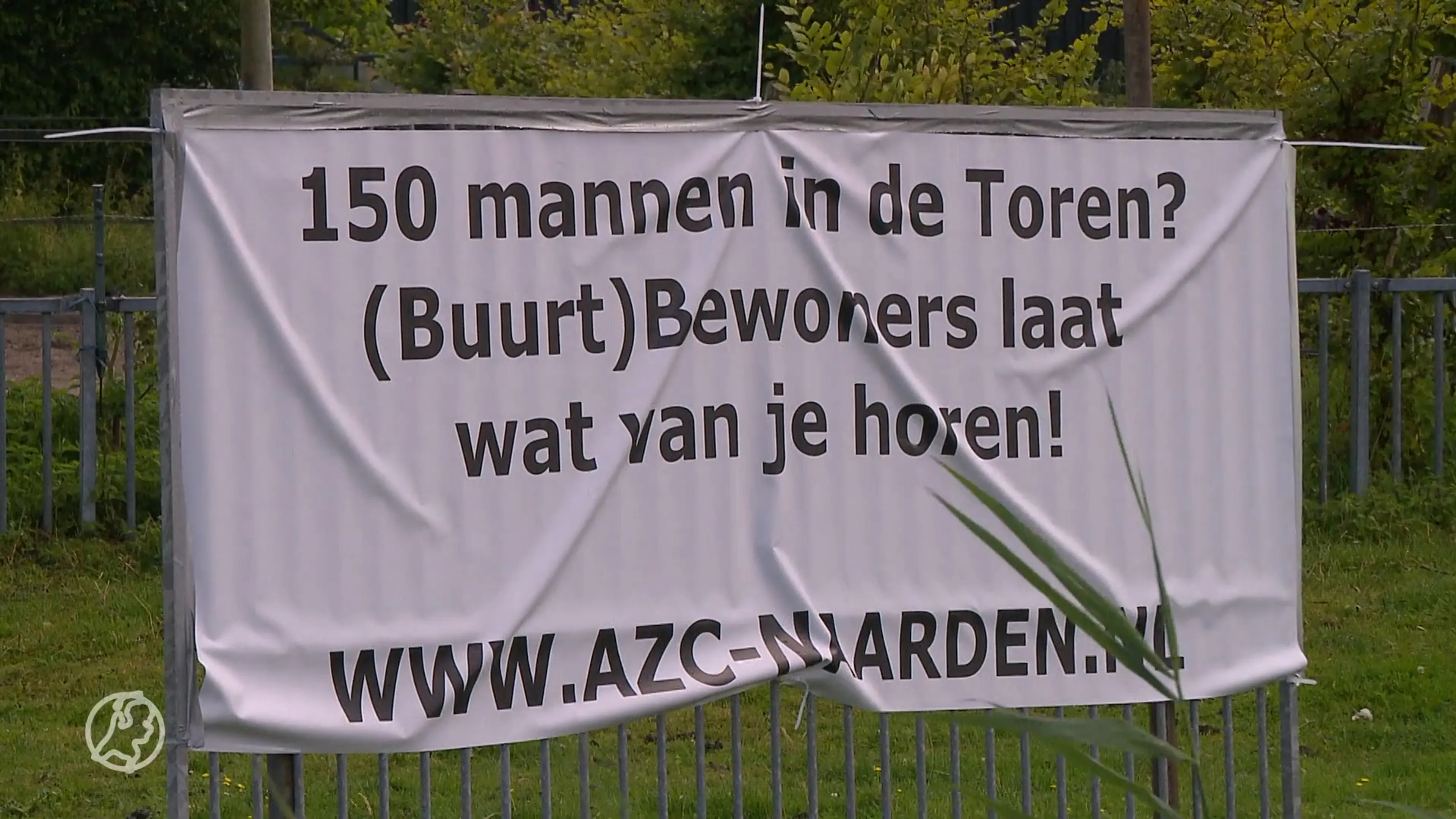 Gemeenten openen razendsnel azc's, soms zonder overleg met omwonenden: 'Ze willen het stilhouden'