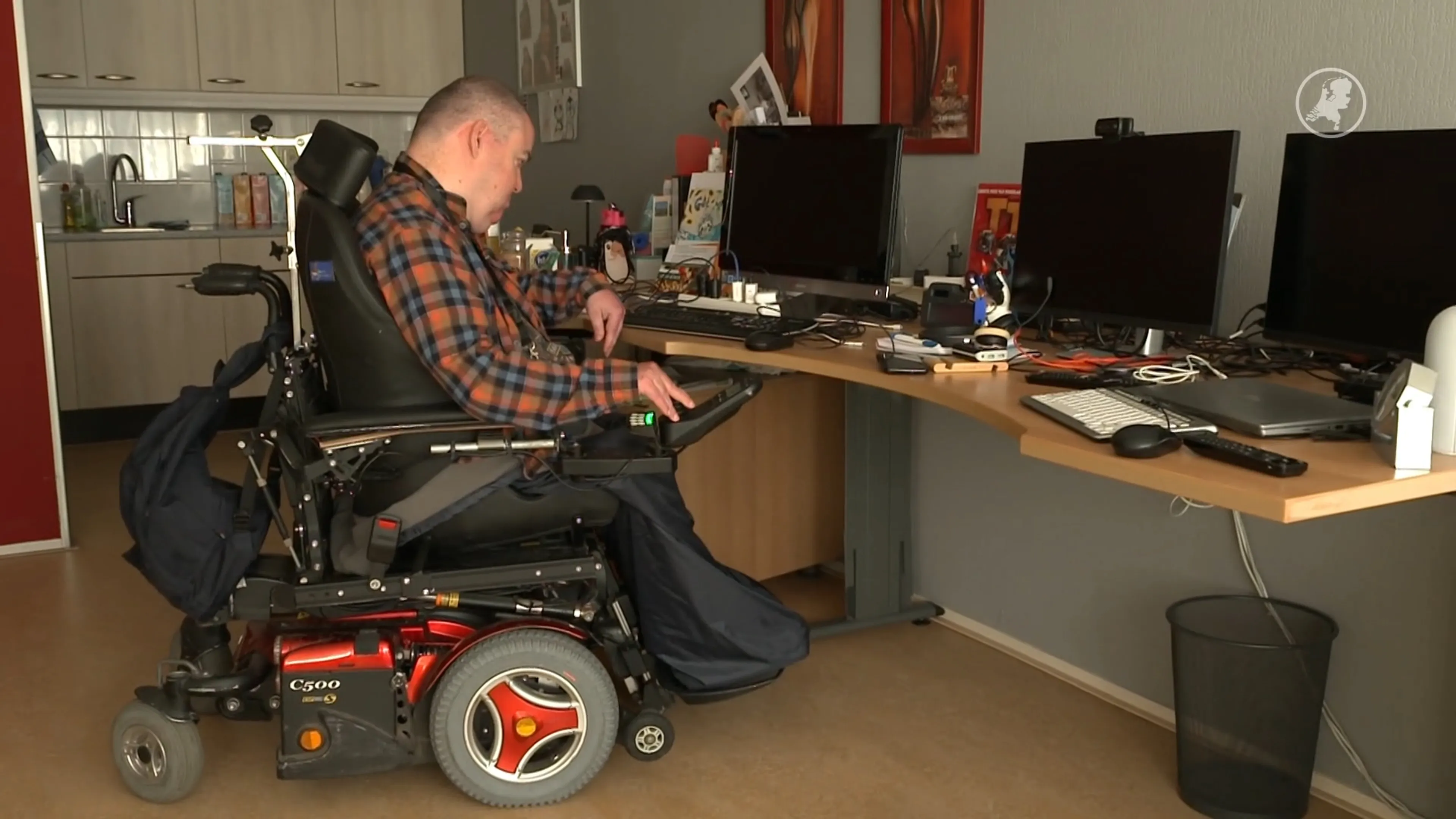 Harry werkt fulltime ondanks beperking, maar vreest hoge zorgkosten