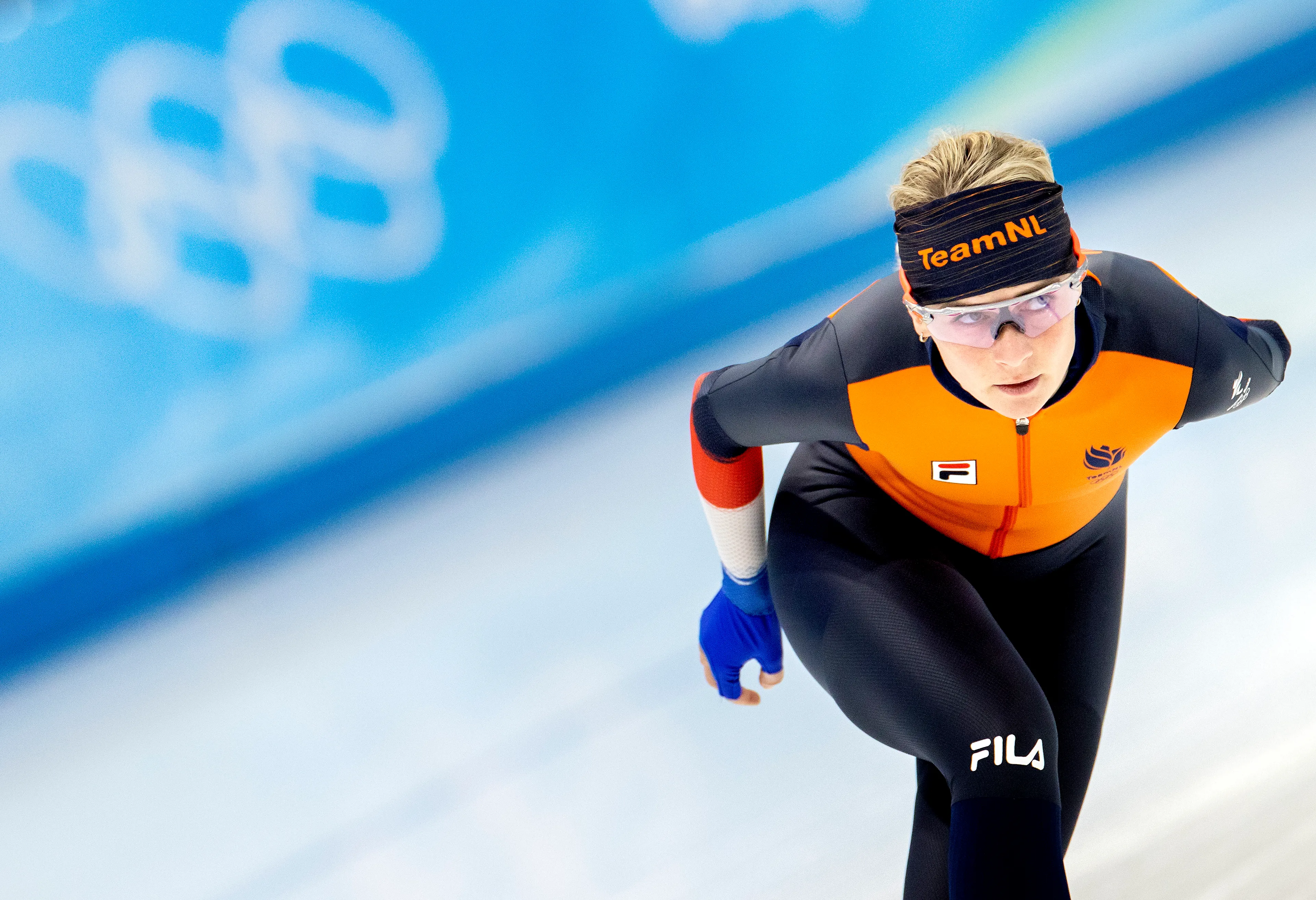 Irene Schouten maakt favorietenrol waar en pakt goud en Olympisch record 3000 meter