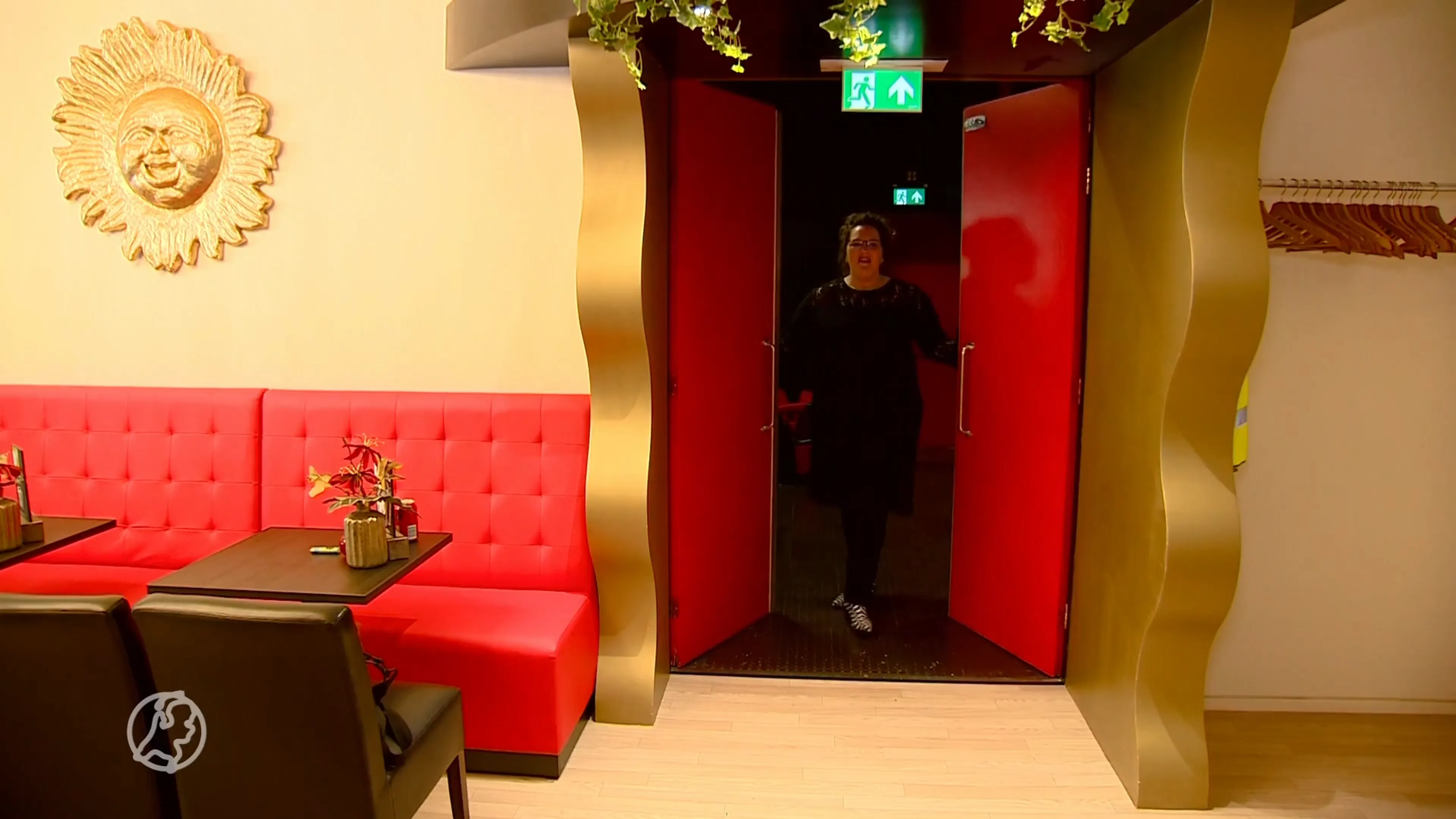 Theater in Emmen opent stipt om 00:01 de deuren: 'Iedereen heeft er zin in'