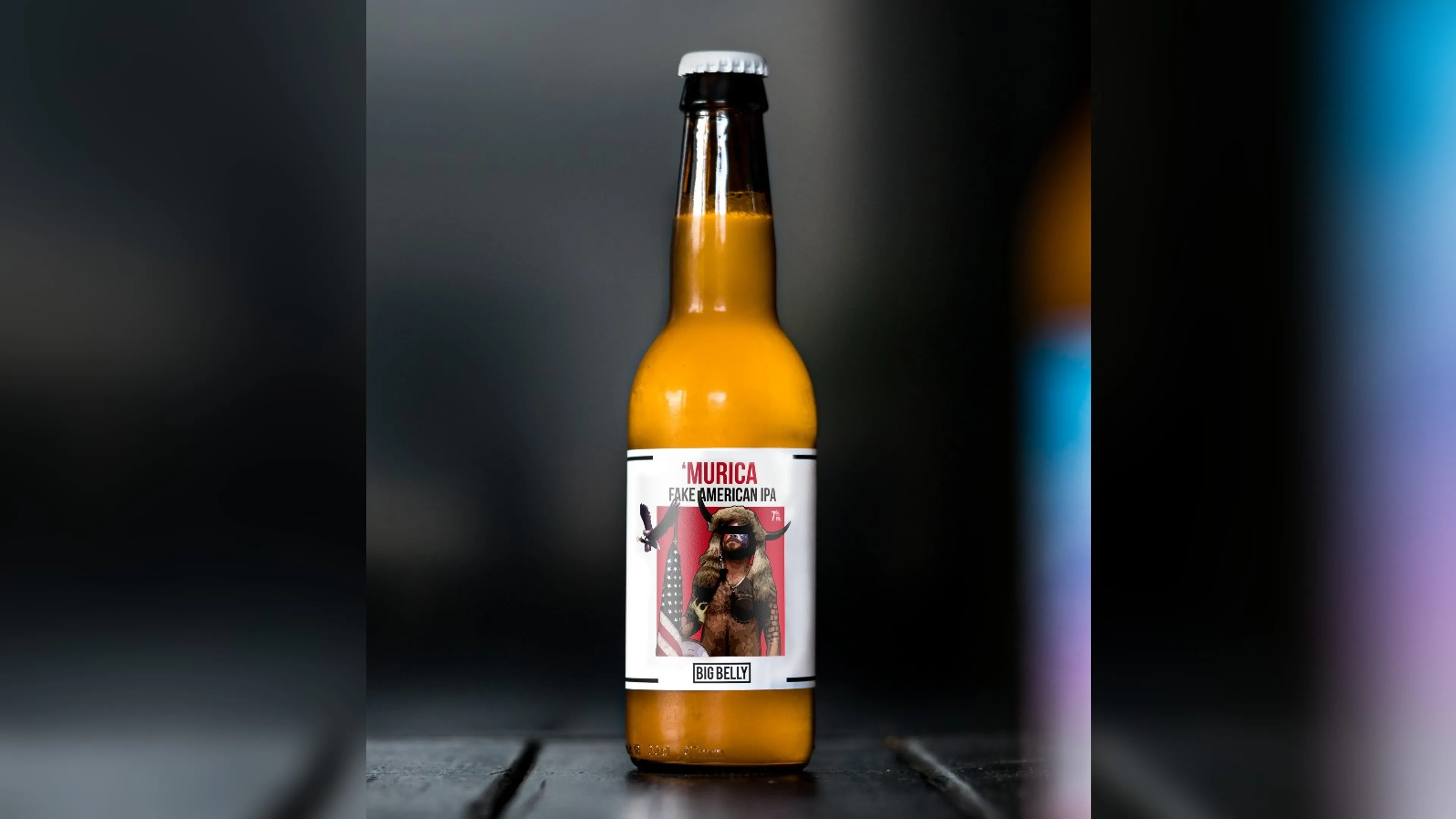 Bredase bierbrouwers maken 'Capitoolbiertje' met iconische demonstrant op de voorkant