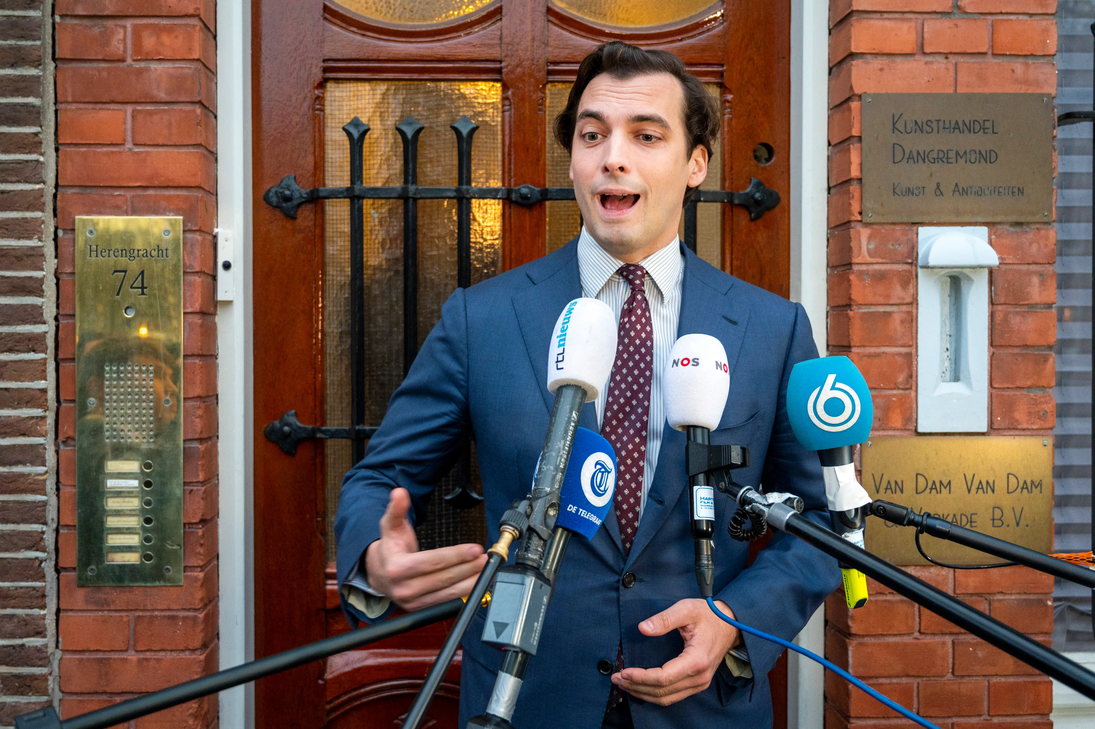 Chaotisch Forum voor Democratie zakt flink in peiling Maurice de Hond