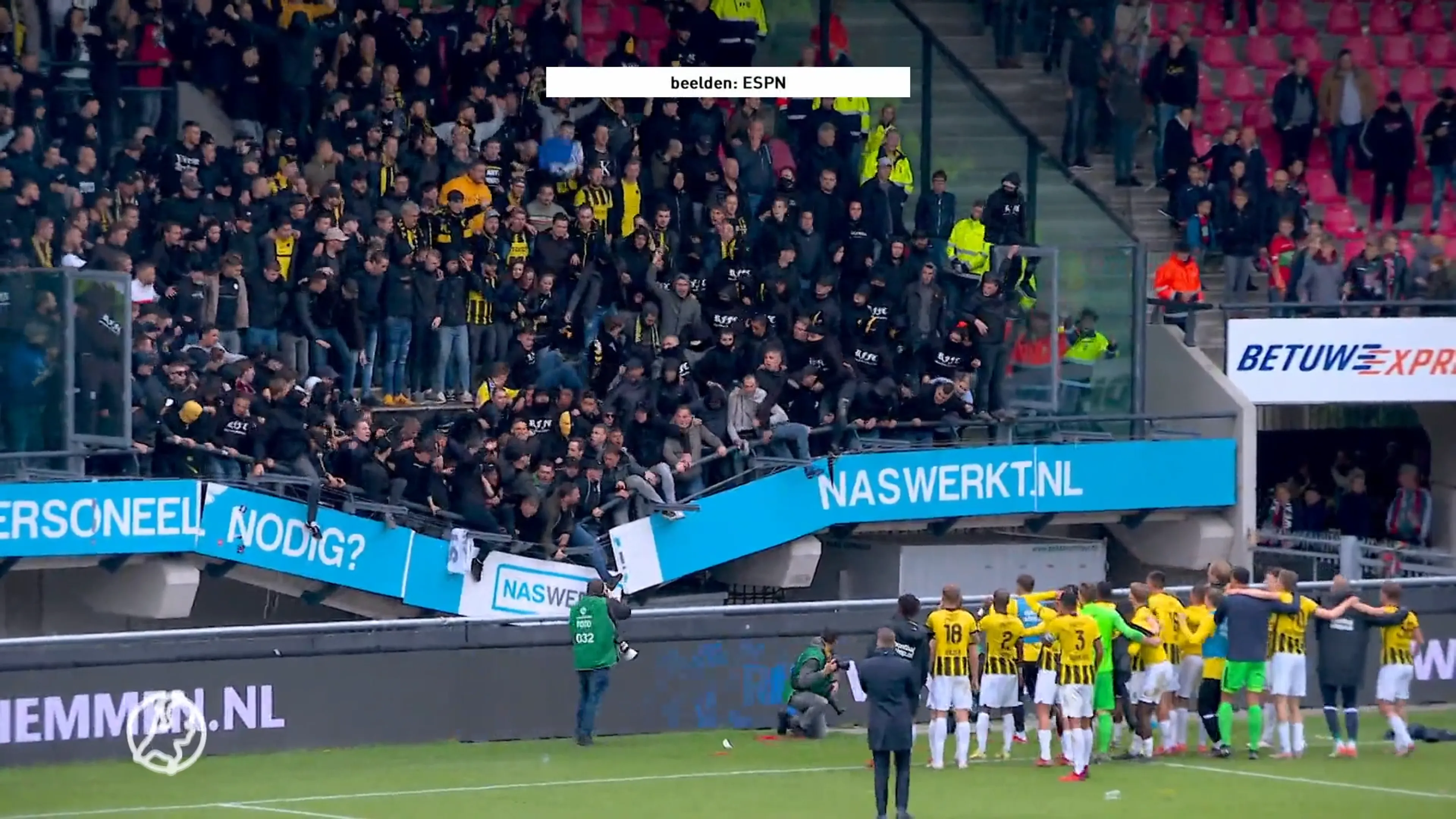 Honderden scheuren in deel van ingestorte tribune NEC 