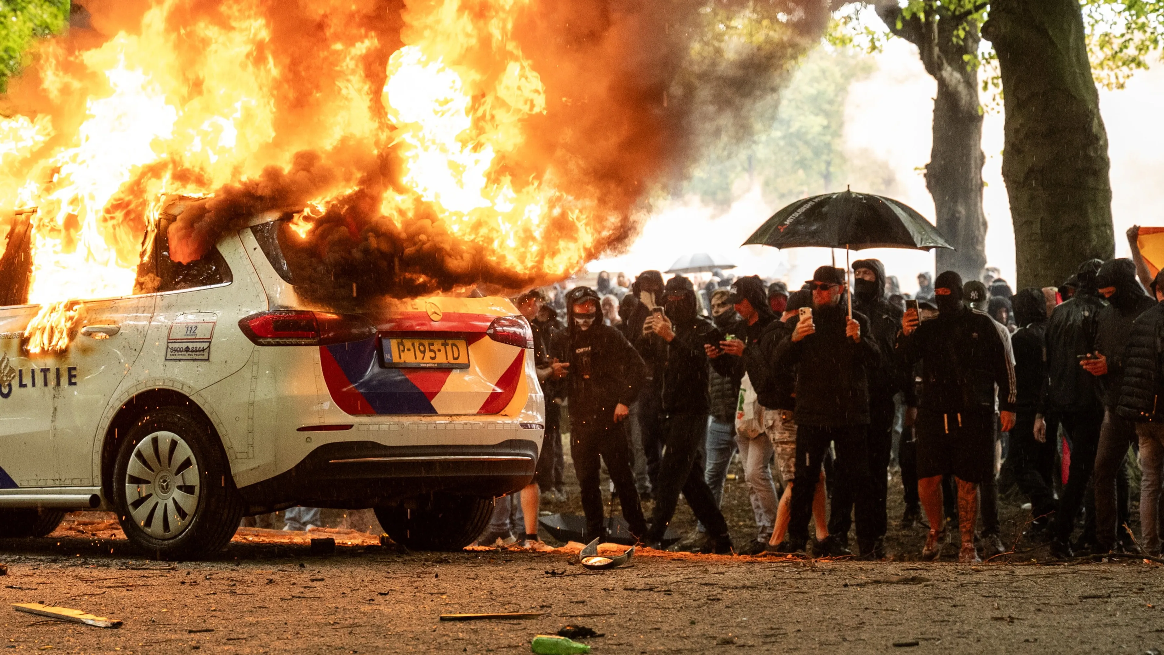 Drie verdachten van rellen asieldemonstratie melden zich na tonen beelden