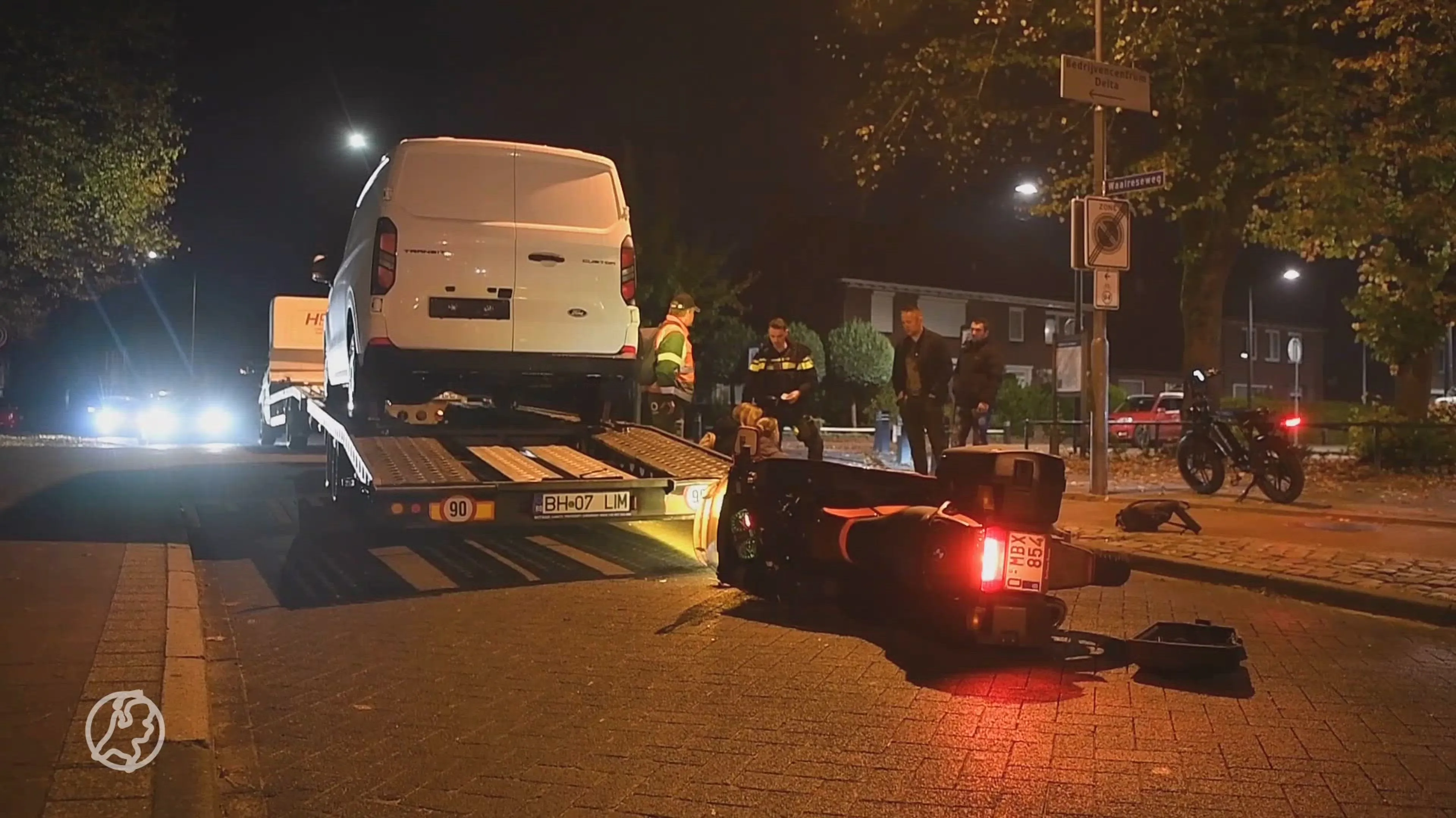 Autoambulance klapt op stilstaande motorrijder Valkenswaard