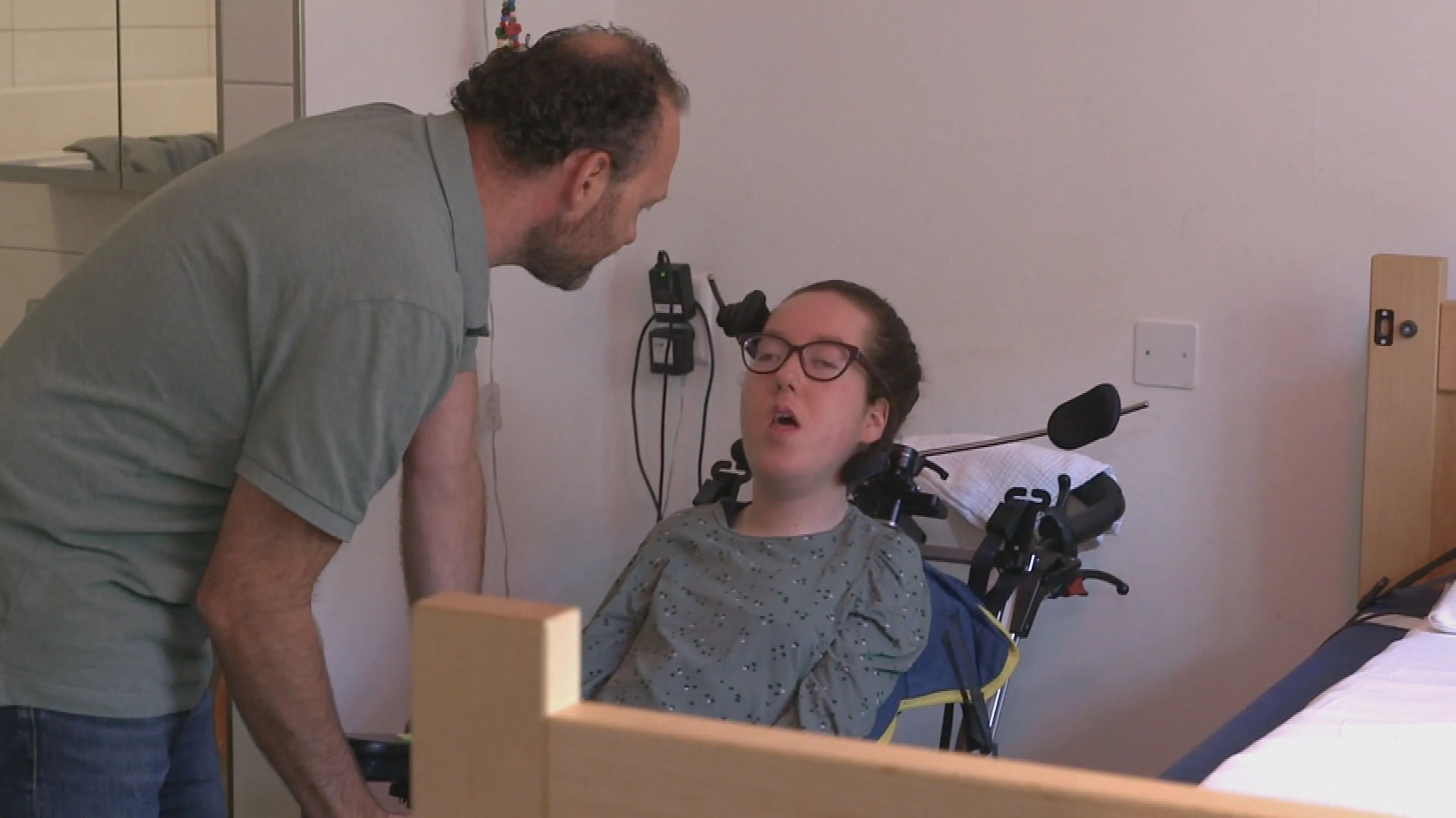 Anna (14) heeft 24 uur per dag zorg nodig, maar dat gaat nu niet meer lukken