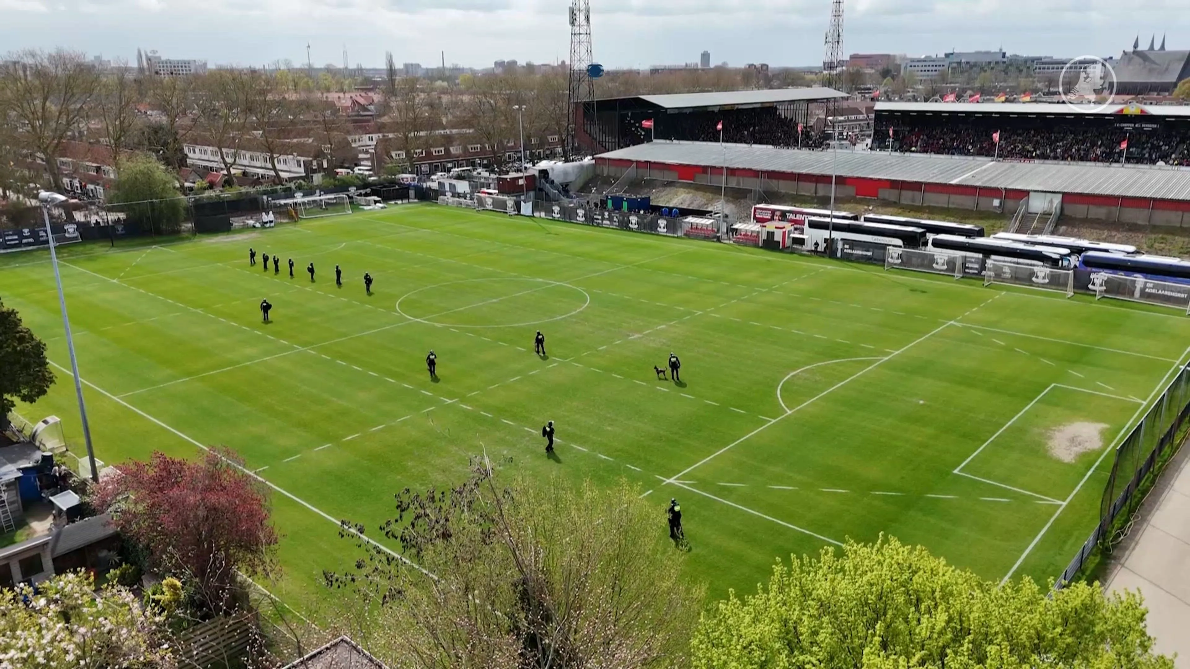 Derby Go Ahead Eagles - PEC Zwolle uitgesteld om gezichtsbedekking in uitvak