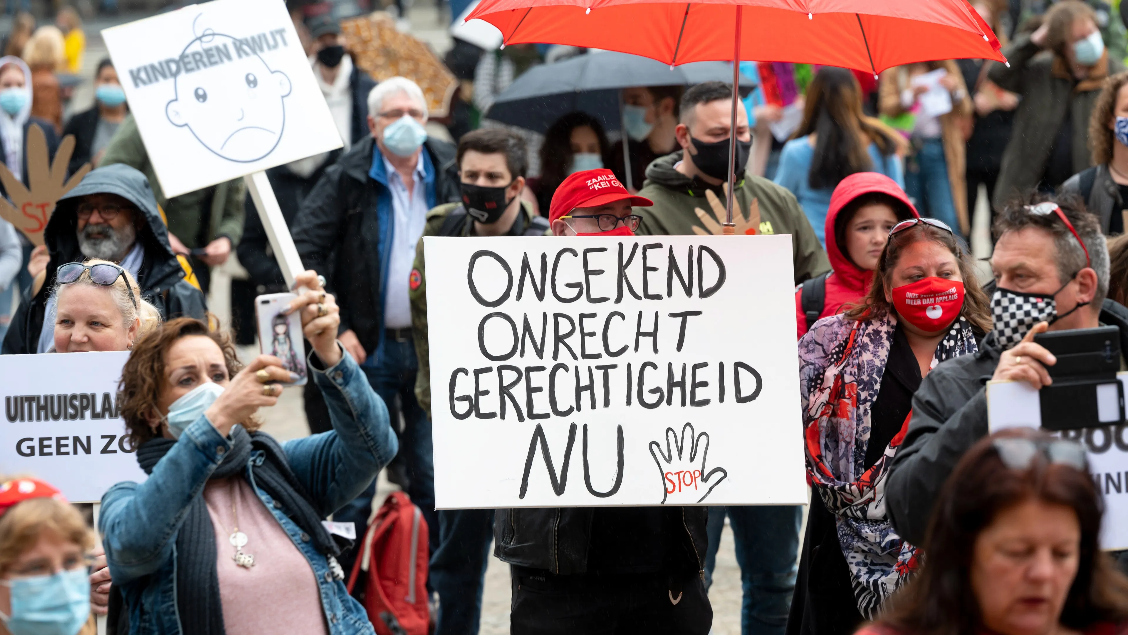 Overheid functioneert zo slecht dat systeem omver moet, vindt 1 op 5 Nederlanders