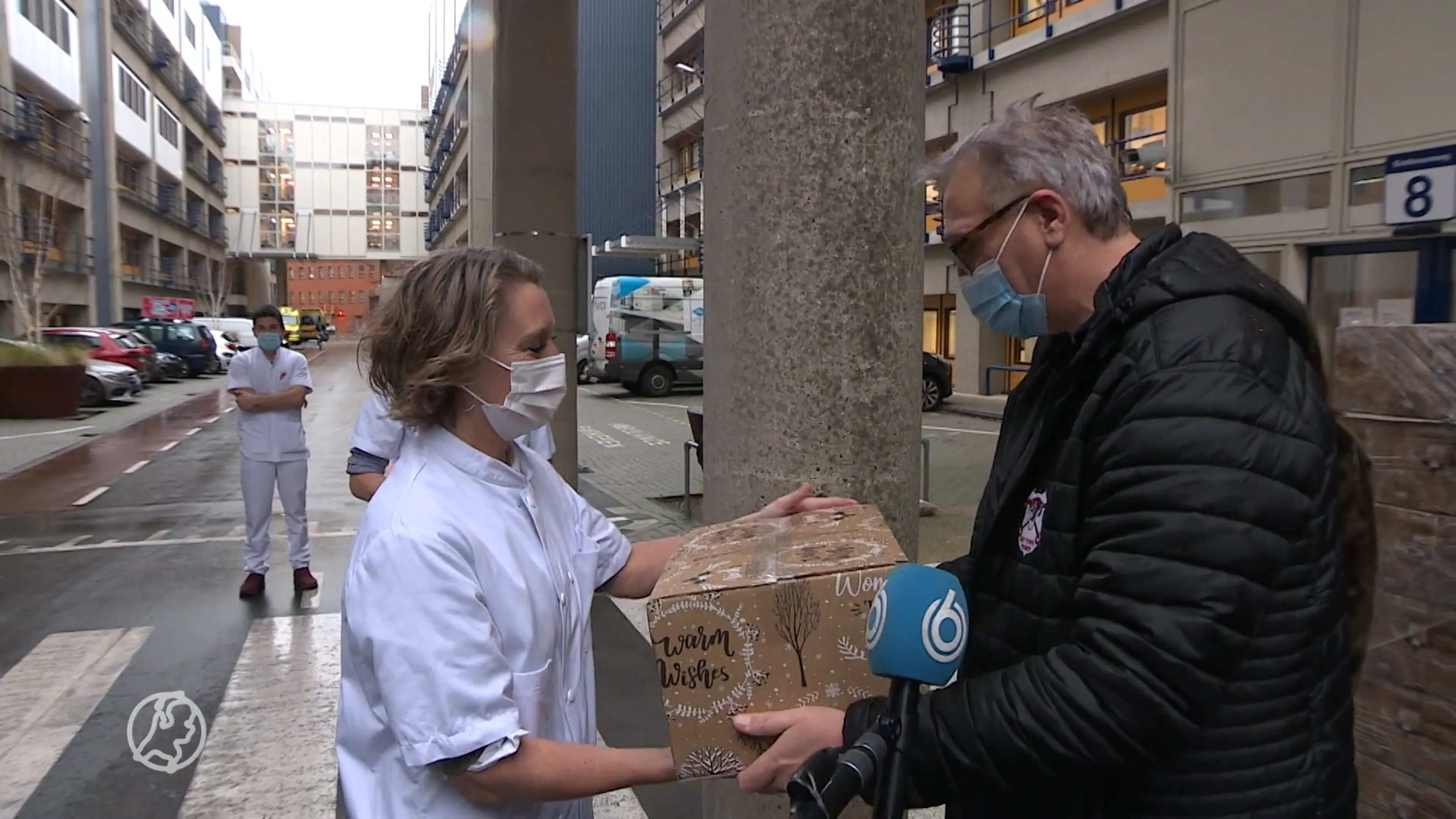 Jeroen zamelt honderden kerstpakketten voor IC-verpleegkundigen: 'Ze hebben voor mijn leven gevochten'