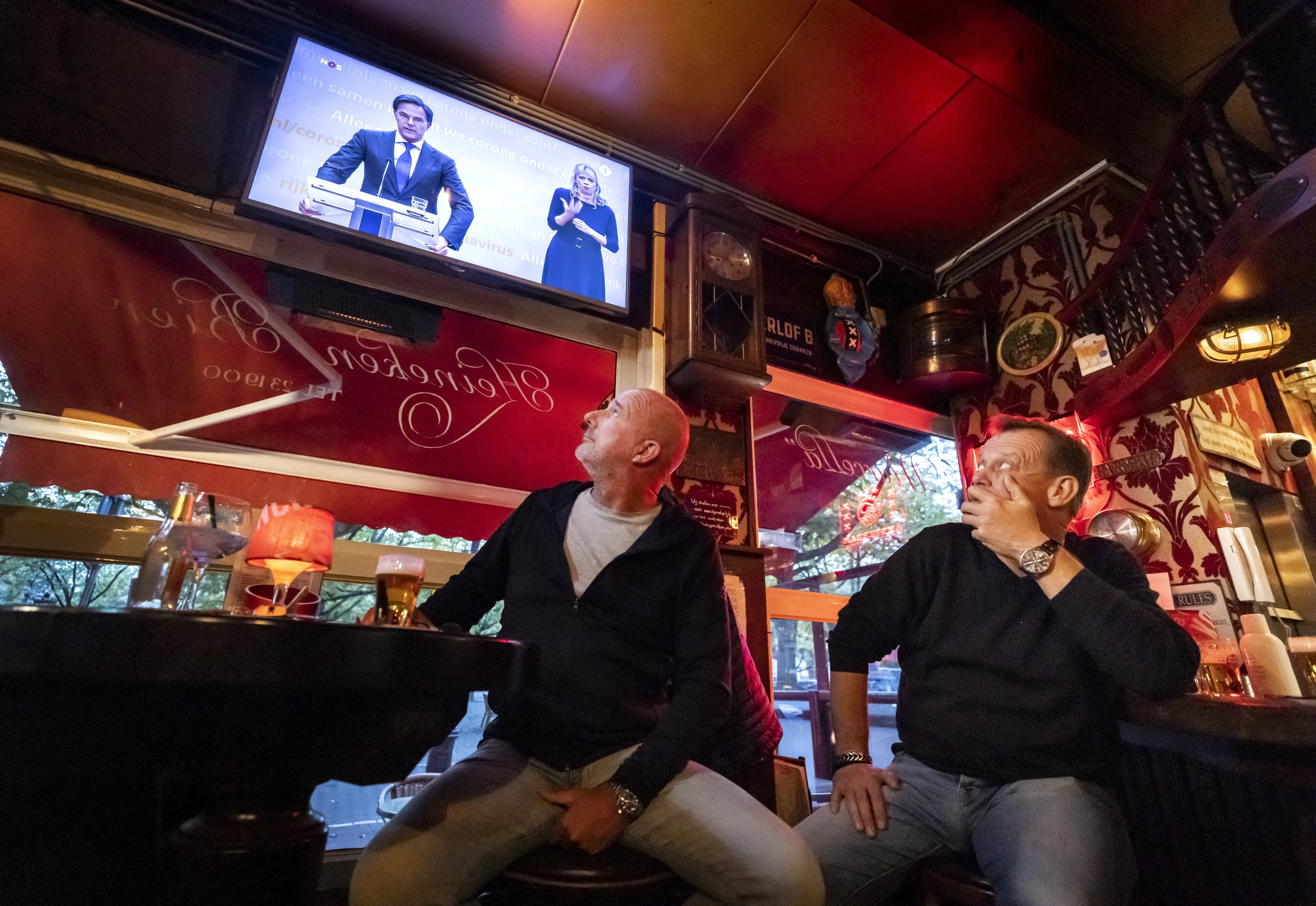 Besmettingen in coronabrandhaard Amsterdam Nieuw-West lopen fors op