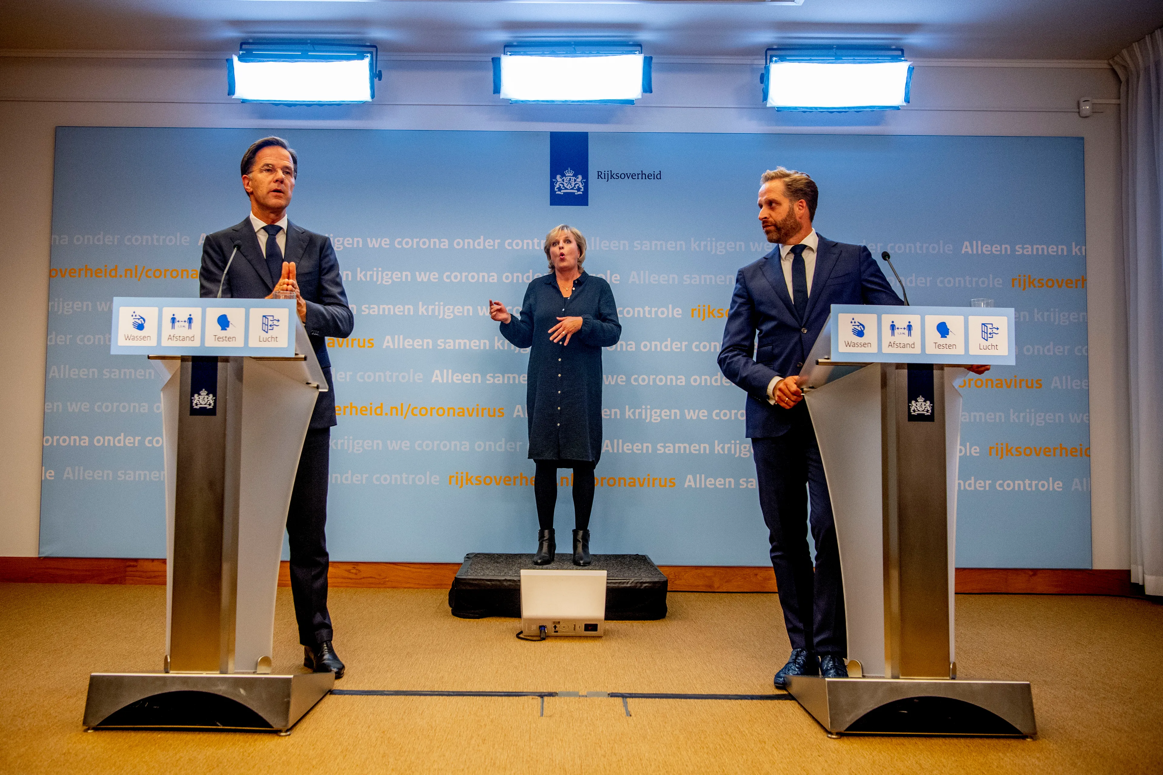 De Jonge: kabinet beraadt zich op aanvullende coronamaatregelen, persconferentie vervroegd