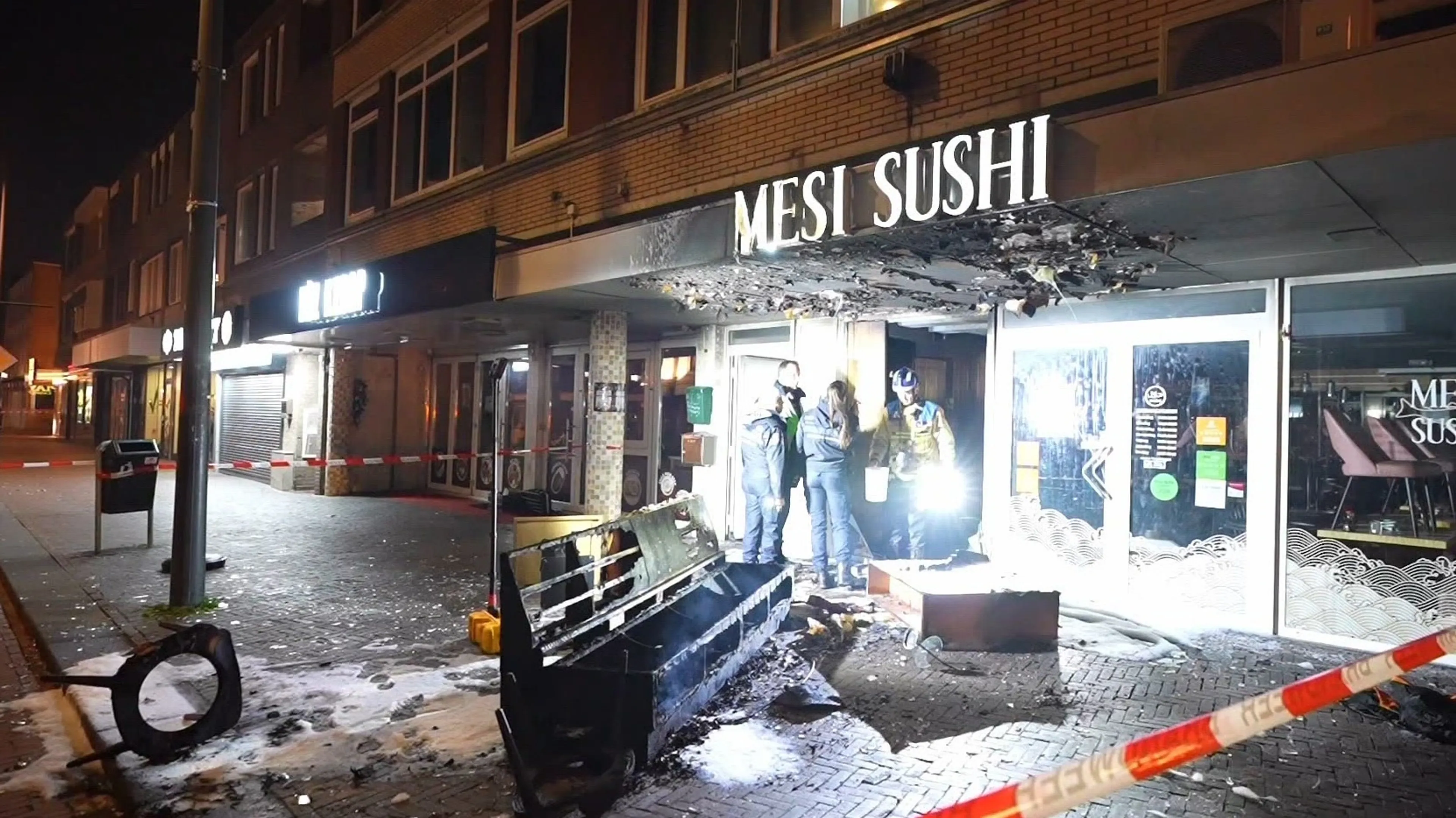 Ravage na explosie en brand door zwaar vuurwerk in sushizaak Eindhoven